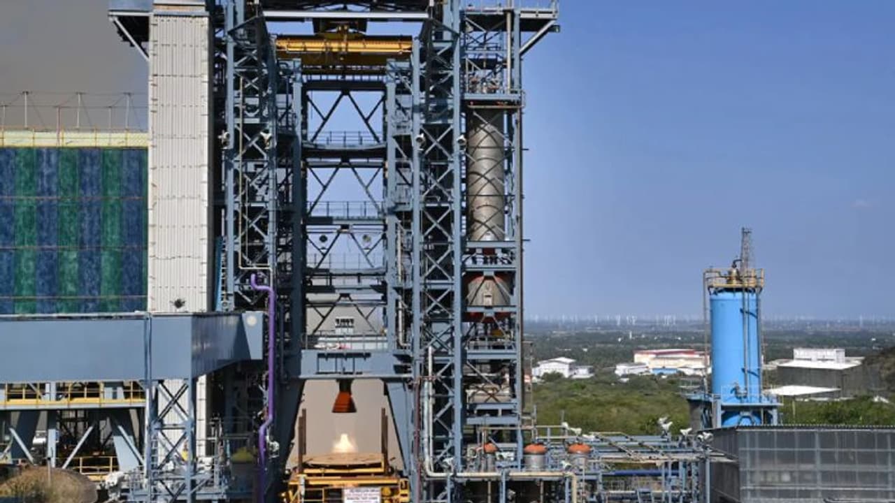 വീണ്ടും ഞെട്ടിക്കാനൊരുങ്ങി ഐഎസ്ആര്ഒ, നടപ്പായാല് വന്ശക്തികള്ക്കൊപ്പം ഇന്ത്യ; മനുഷ്യനെ ബഹിരാകാശത്തെത്തിക്കും വീണ്ടും ഞെട്ടിക്കാനൊരുങ്ങി ഐഎസ്ആര്ഒ, നടപ്പായാല് വന്ശക്തികള്ക്കൊപ്പം ഇന്ത്യ; മനുഷ്യനെ ബഹിരാകാശത്തെത്തിക്കും