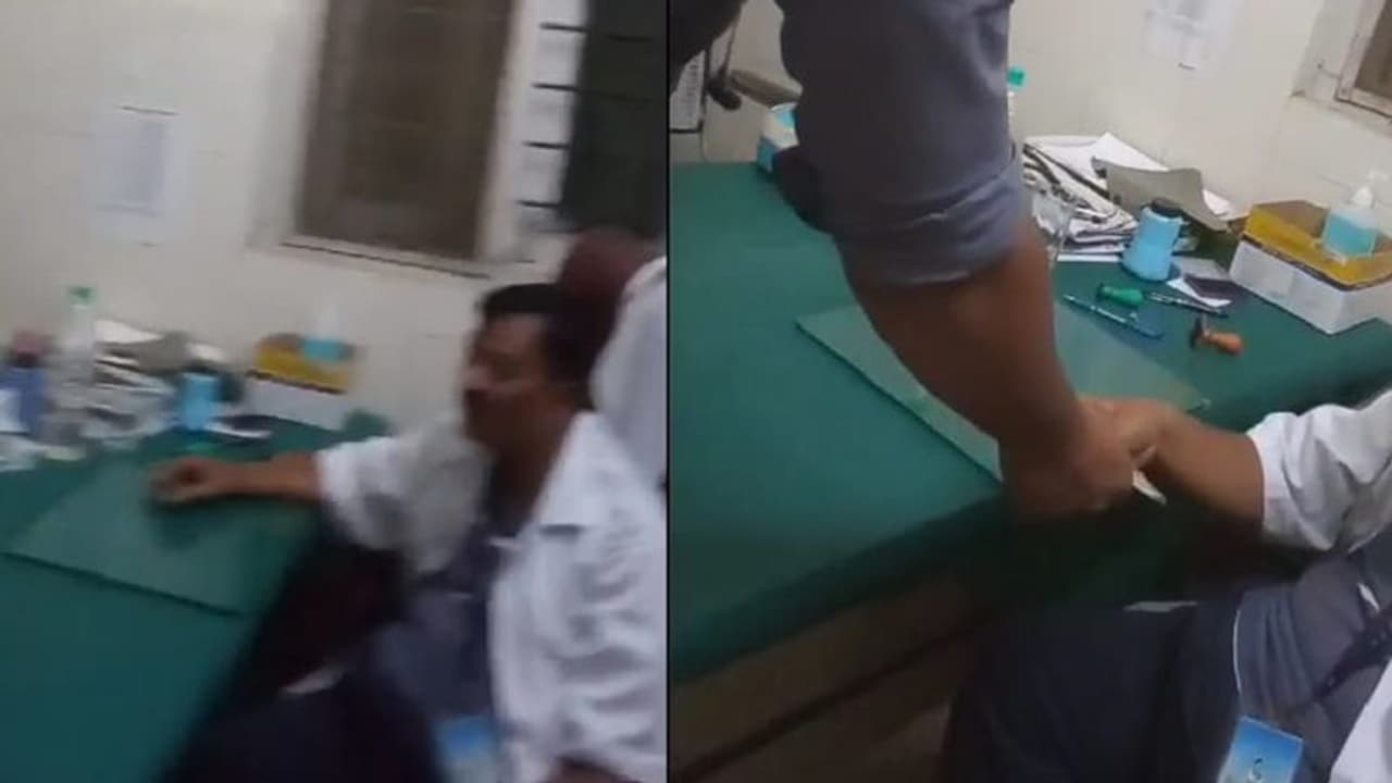 ಕೊಡಗಿನಲ್ಲೊಬ್ಬ ಹೆಣದಲ್ಲೂ ಹಣ ಕಿತ್ತು ತಿನ್ನುವ ವೈದ್ಯ: ನೋಟಿಸ್ ಜಾರಿ ಮಾಡಿದ ಡಿಎಚ್ಓ ಕೊಡಗಿನಲ್ಲೊಬ್ಬ ಹೆಣದಲ್ಲೂ ಹಣ ಕಿತ್ತು ತಿನ್ನುವ ವೈದ್ಯ: ನೋಟಿಸ್ ಜಾರಿ ಮಾಡಿದ ಡಿಎಚ್ಓ