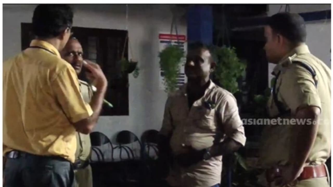 ഓവർസിയർമാരുടെ തർക്കത്തിനിടെ ആളുമാറി, അടിച്ചുതകർത്തത് എഞ്ചിനീയറുടെ കാർ; കെഎസ്ഇബി ജീവനക്കാരൻ കസ്റ്റഡിയിൽ ഓവർസിയർമാരുടെ തർക്കത്തിനിടെ ആളുമാറി, അടിച്ചുതകർത്തത് എഞ്ചിനീയറുടെ കാർ; കെഎസ്ഇബി ജീവനക്കാരൻ കസ്റ്റഡിയിൽ