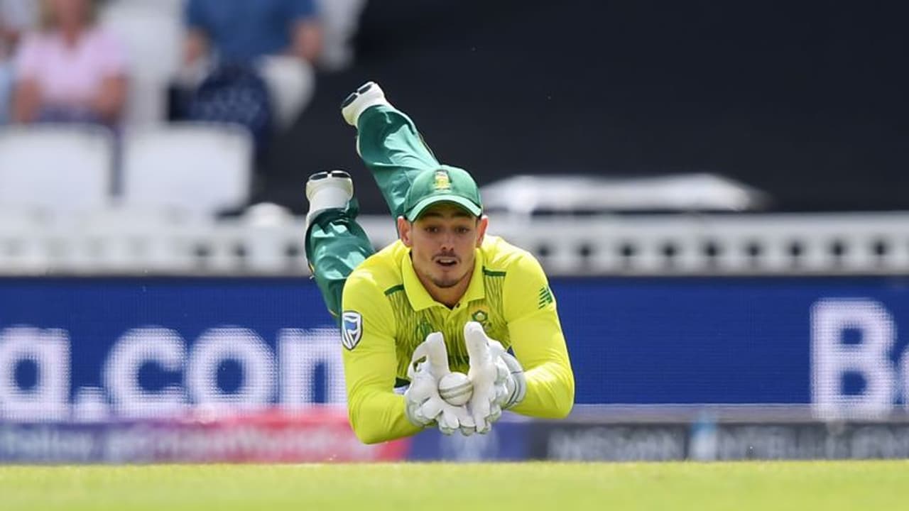 അസാധ്യം, അപാരം, 99ല്‍ നില്‍ക്കെ അലക്സ് ക്യാരിയെ പറന്നുപിടിച്ച് ഡി കോക്ക് വീഡിയോ