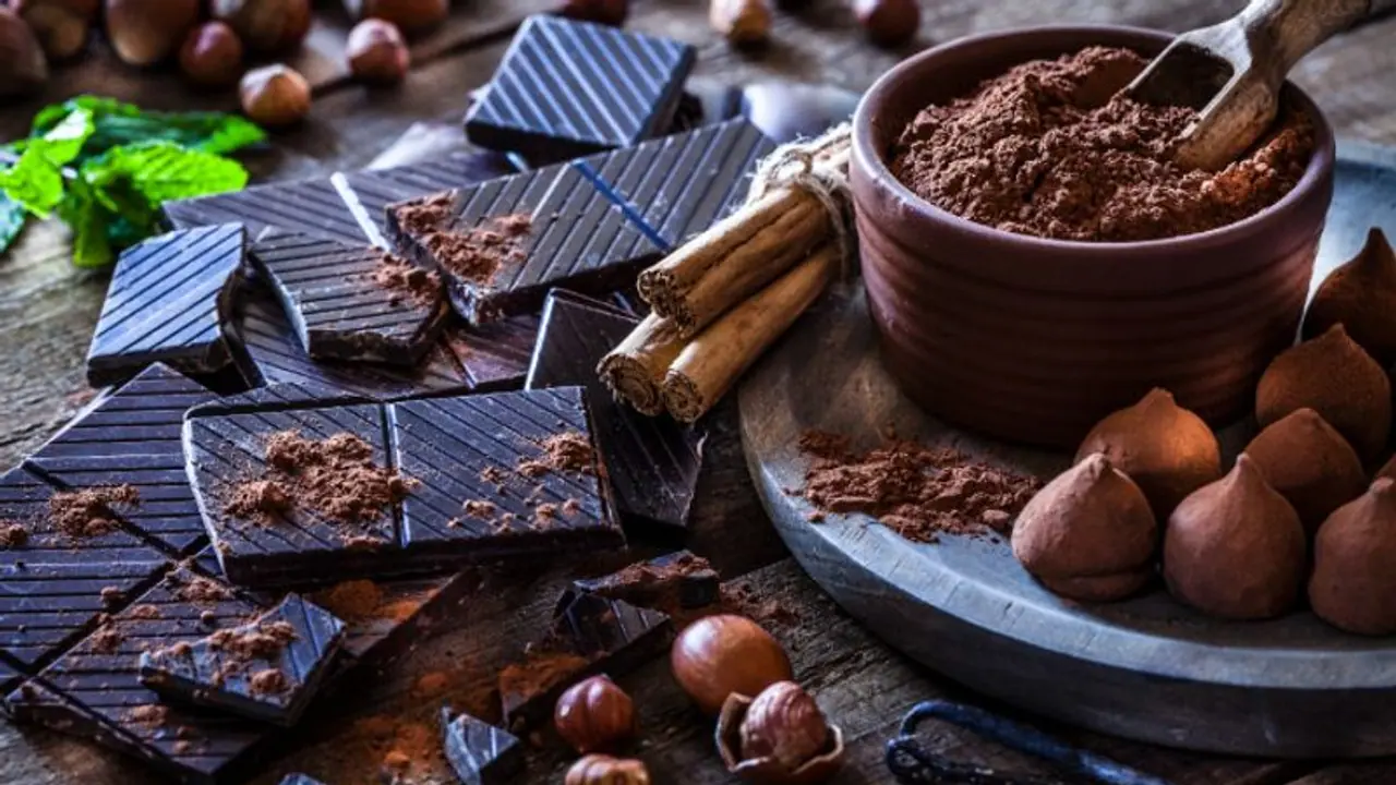 இதய ஆரோக்கியம் முதல் எடை இழப்பு வரை.. டார்க் சாக்லேட் சாப்பிடுவதால் கிடைக்கும் ஆச்சர்ய நன்மைகள்.. இதய ஆரோக்கியம் முதல் எடை இழப்பு வரை.. டார்க் சாக்லேட் சாப்பிடுவதால் கிடைக்கும் ஆச்சர்ய நன்மைகள்..