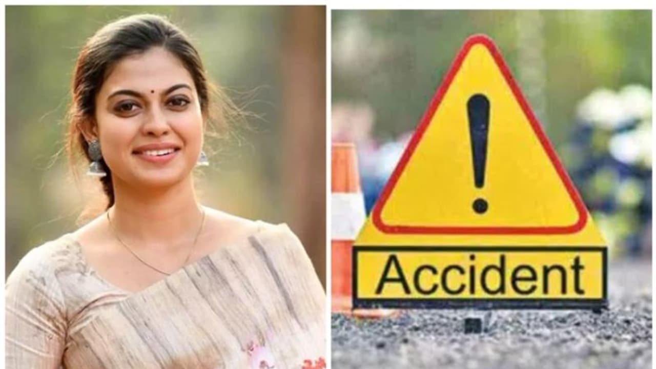 നടി അനുശ്രീ സഞ്ചരിച്ച വാഹനം ബൈക്കിലിടിച്ച് അപകടം, രണ്ട് പേർക്ക് പരിക്ക് നടി അനുശ്രീ സഞ്ചരിച്ച വാഹനം ബൈക്കിലിടിച്ച് അപകടം, രണ്ട് പേർക്ക് പരിക്ക്