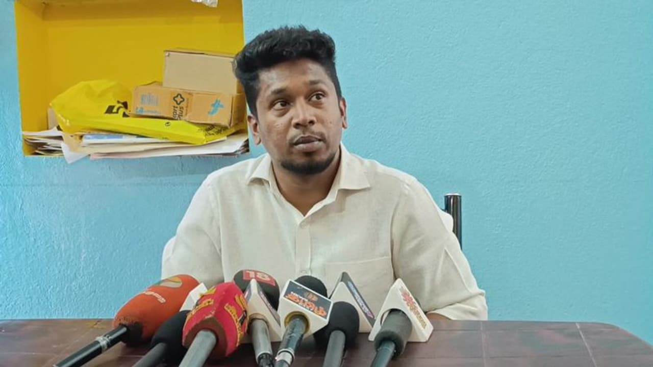 என்.ஐ.ஏ. அதிகாரிகள் சோதனை எதற்காக? திமுக கவுன்சிலரின் கணவர் பரபரப்பு தகவல் என்.ஐ.ஏ. அதிகாரிகள் சோதனை எதற்காக? திமுக கவுன்சிலரின் கணவர் பரபரப்பு தகவல்