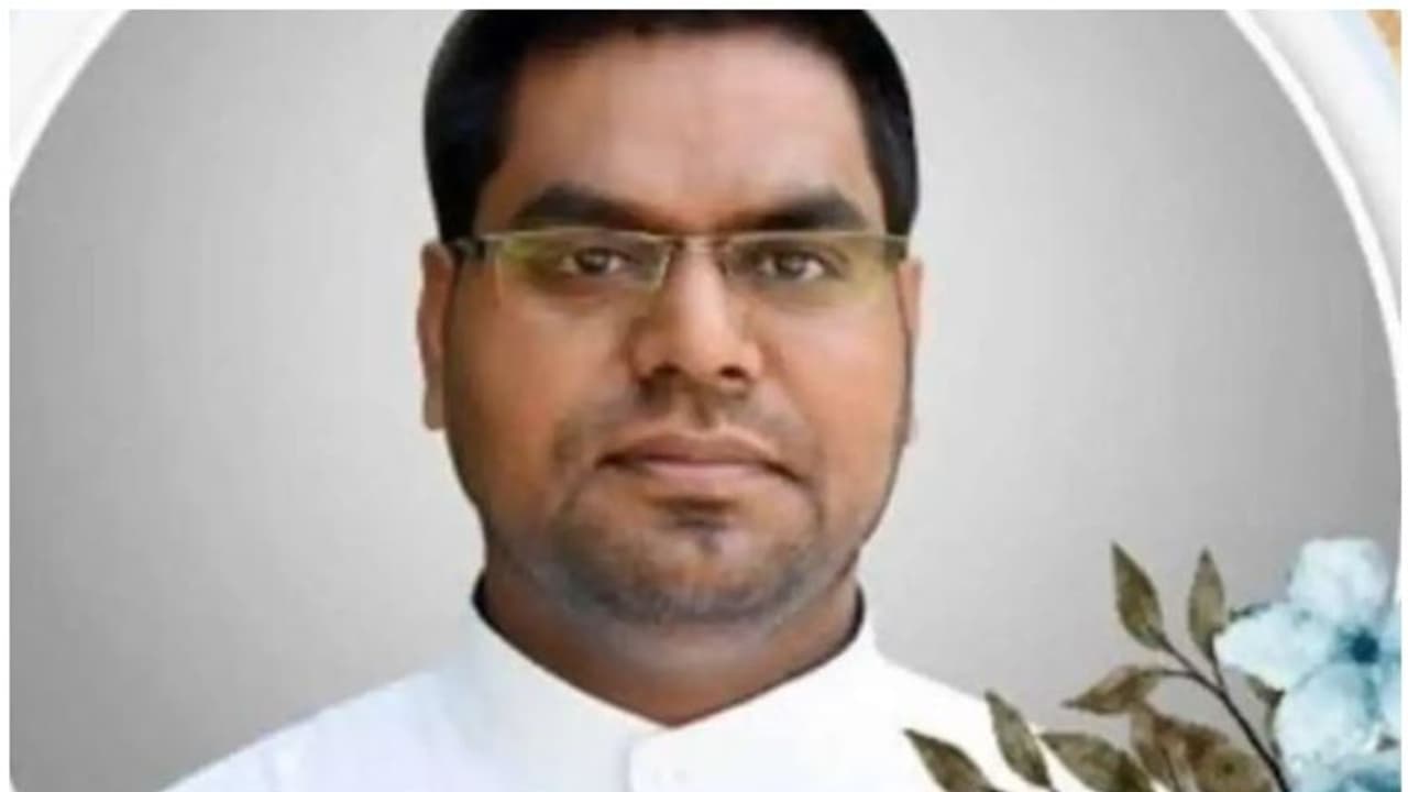 മധ്യപ്രദേശിൽ വൈദികനെ തൂങ്ങിമരിച്ച നിലയിൽ കണ്ടെത്തി മധ്യപ്രദേശിൽ വൈദികനെ തൂങ്ങിമരിച്ച നിലയിൽ കണ്ടെത്തി