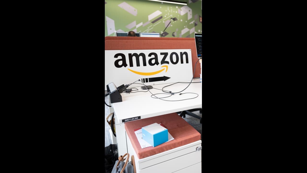 12 വര്ഷത്തോളം ജോലി ചെയ്ത ജീവനക്കാരനെ ആമസോണ് പിരിച്ചുവിട്ടു; കാരണം ഇതാണ്.! 12 വര്ഷത്തോളം ജോലി ചെയ്ത ജീവനക്കാരനെ ആമസോണ് പിരിച്ചുവിട്ടു; കാരണം ഇതാണ്.!