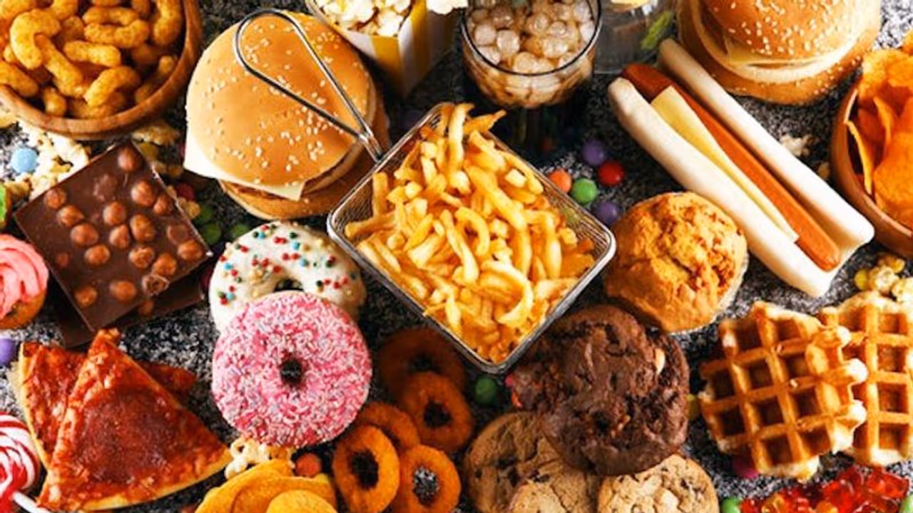 Health hazards: 5 dangerous side effects of eating Junk Food daily Health hazards: 5 dangerous side effects of eating Junk Food daily