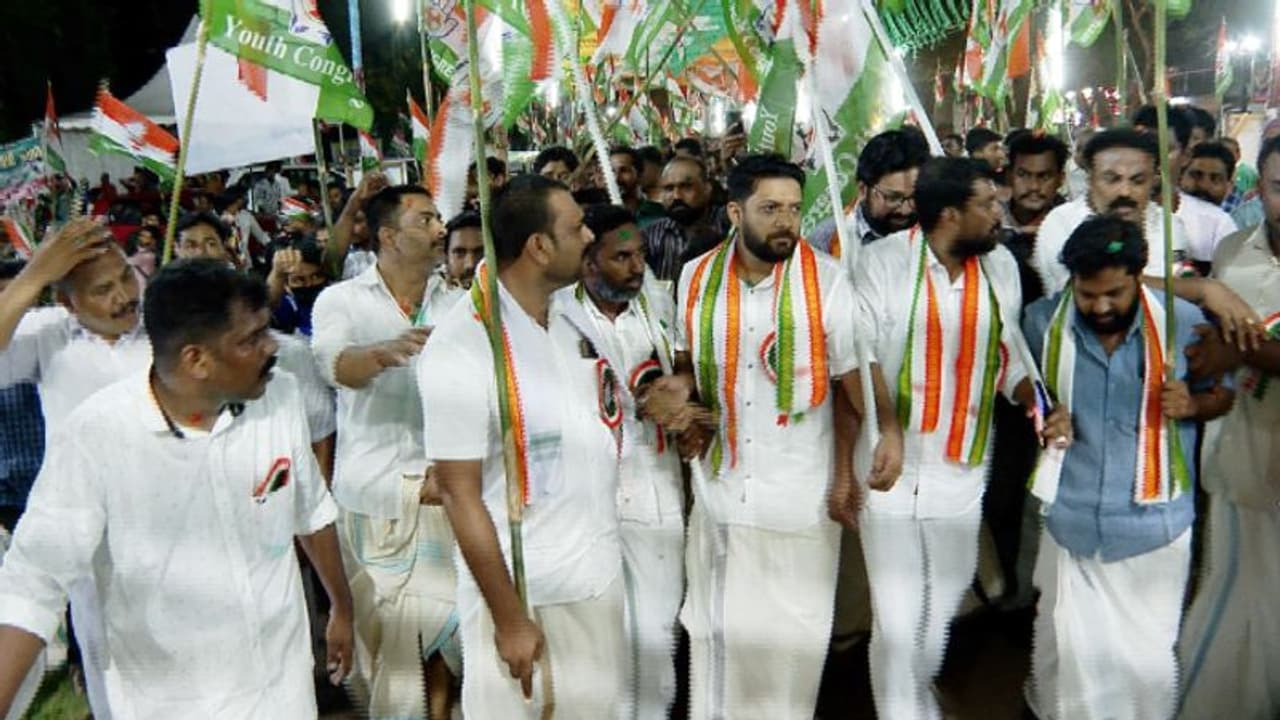 അംഗങ്ങളായത് ഏഴര ലക്ഷത്തിലധികം പേർ, യൂത്ത് കോണ്ഗ്രസ് ഭാരവാഹികളെ കണ്ടെത്താനുള്ള വോട്ടെടുപ്പില് കള്ളവോട്ടും അംഗങ്ങളായത് ഏഴര ലക്ഷത്തിലധികം പേർ, യൂത്ത് കോണ്ഗ്രസ് ഭാരവാഹികളെ കണ്ടെത്താനുള്ള വോട്ടെടുപ്പില് കള്ളവോട്ടും