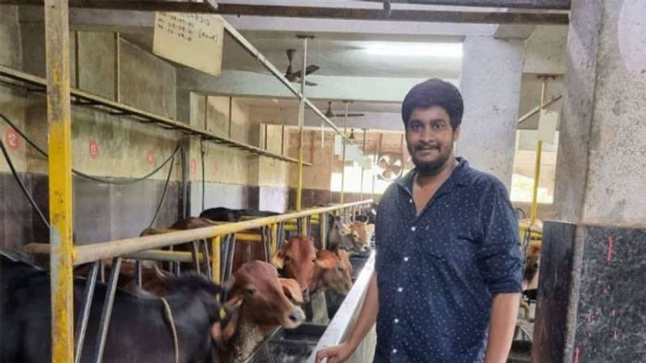 സിവിൽ എഞ്ചിനീയറിം​ഗ് ജോലി ഉപേക്ഷിച്ച് ക്ഷീരകർഷകനിലേക്ക്, നേടുന്നത് കോടികൾ