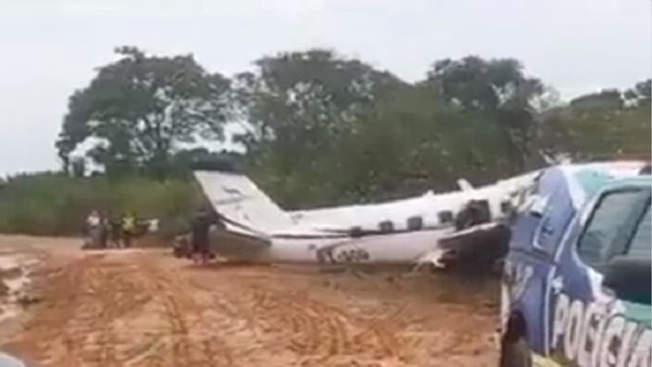 బ్రెజిల్ లోని అమెజాన్ లో కూలిన విమానం.. 12 మంది ప్రయాణికులు, ఇద్దరు సిబ్బంది మృతి బ్రెజిల్ లోని అమెజాన్ లో కూలిన విమానం.. 12 మంది ప్రయాణికులు, ఇద్దరు సిబ్బంది మృతి