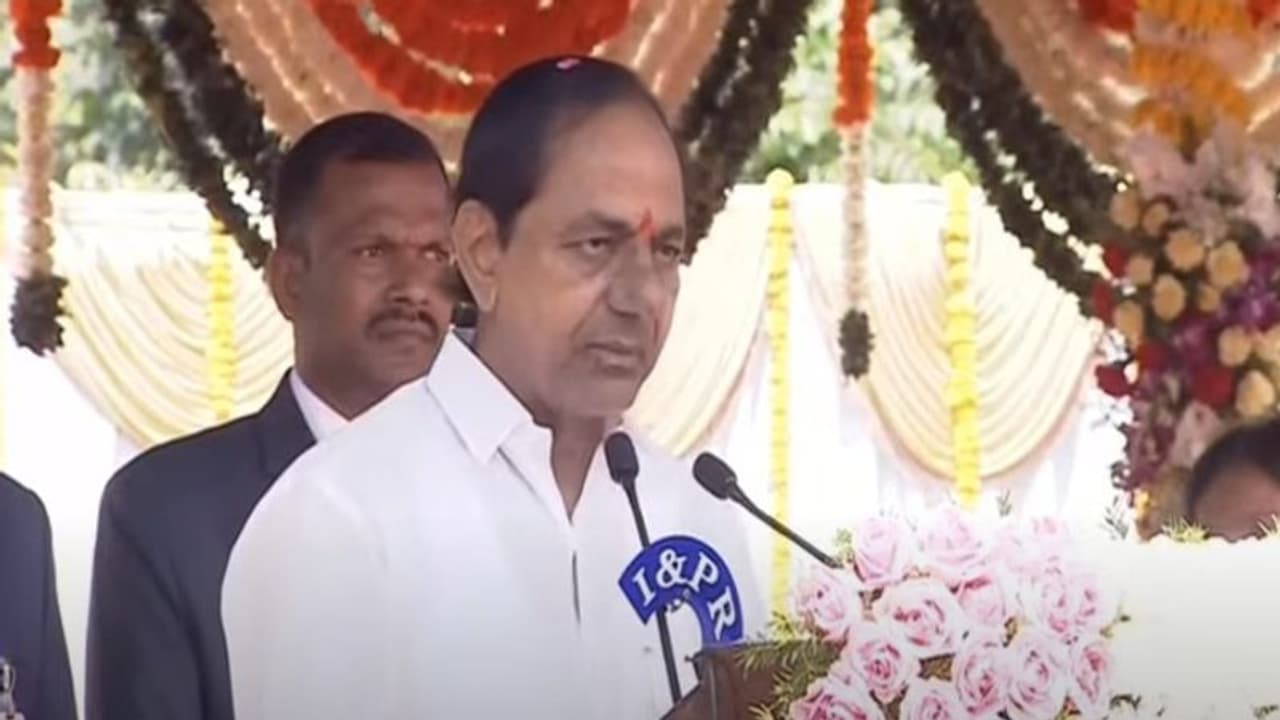 తెలంగాణ చరిత్రలో సెప్టెంబర్ 17కు ఒక ప్రత్యేకత ఉంది.. రాష్ట్రంలో మానవీయ కోణంలో పథకాలు: కేసీఆర్ తెలంగాణ చరిత్రలో సెప్టెంబర్ 17కు ఒక ప్రత్యేకత ఉంది.. రాష్ట్రంలో మానవీయ కోణంలో పథకాలు: కేసీఆర్