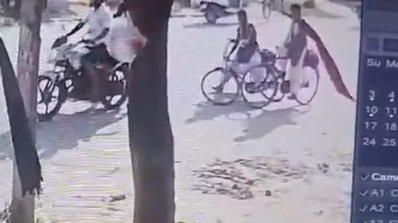 സൈക്കിളോടിക്കവേ പീഡനശ്രമം, ഷാൾ പിടിച്ചുവലിച്ച് വീഴ്ത്തി; അക്രമികളുടെ ബൈക്ക് പാഞ്ഞുകയറി 17കാരിക്ക് ദാരുണാന്ത്യം