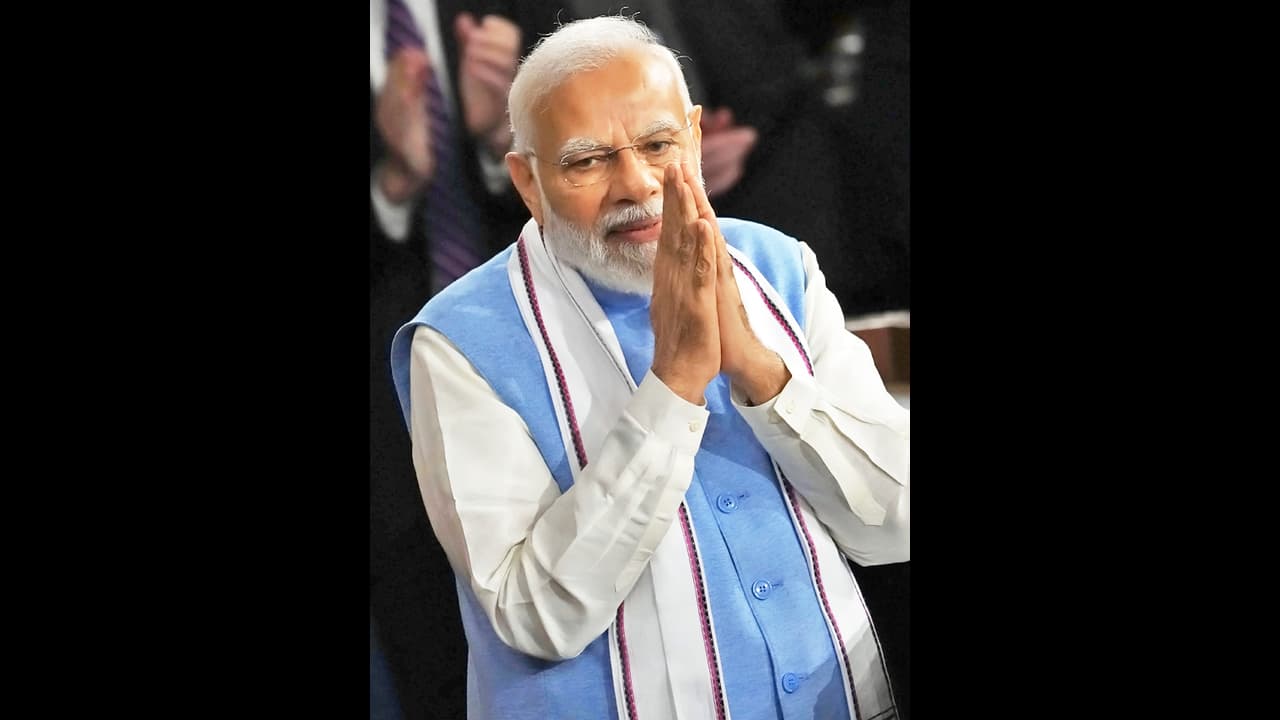 దేశంలోనే అతిపెద్ద కన్వెన్షన్ సెంటర్ .. ‘‘యశోభూమి’’ని ప్రారంభించిన ప్రధాని మోడీ దేశంలోనే అతిపెద్ద కన్వెన్షన్ సెంటర్ .. ‘‘యశోభూమి’’ని ప్రారంభించిన ప్రధాని మోడీ