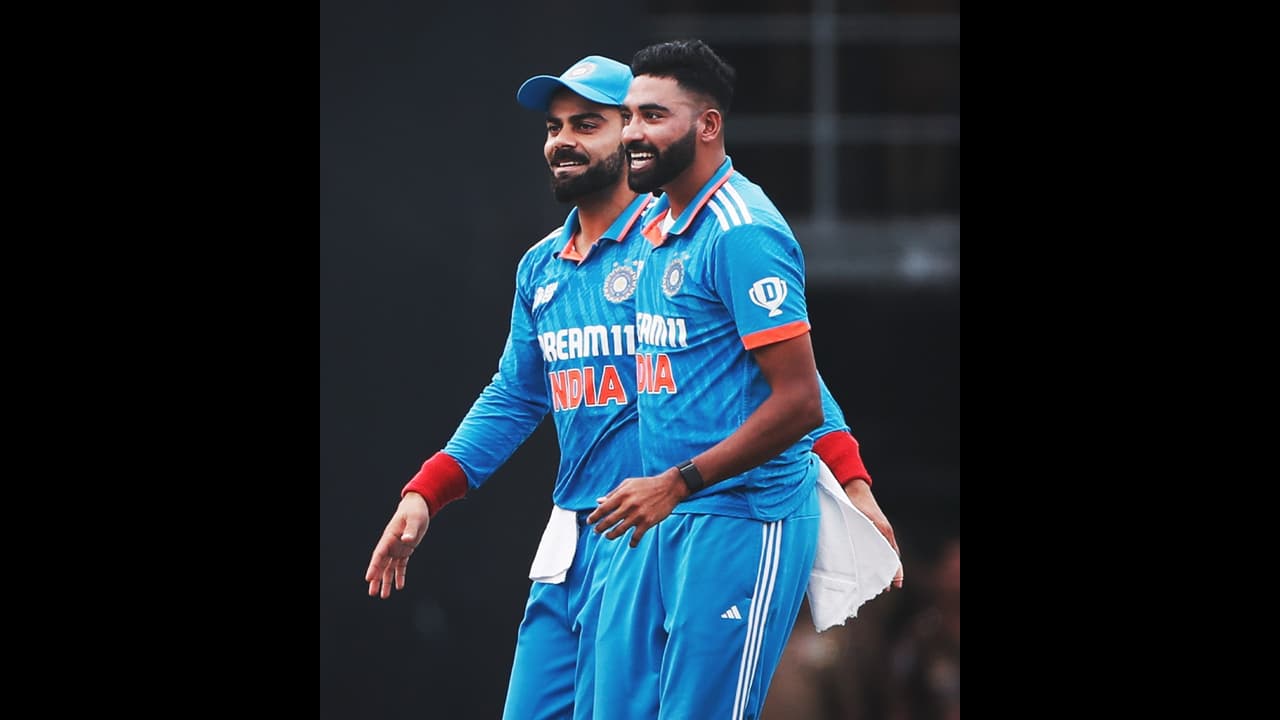 ഒരോവറില് നാല് വിക്കറ്റ്, തീക്കാറ്റായി സിറാജ്! ഏഷ്യാ കപ്പ് ഫൈനലില് ഇന്ത്യക്കെതിരെ ശ്രീലങ്ക തകര്ന്നടിഞ്ഞു ഒരോവറില് നാല് വിക്കറ്റ്, തീക്കാറ്റായി സിറാജ്! ഏഷ്യാ കപ്പ് ഫൈനലില് ഇന്ത്യക്കെതിരെ ശ്രീലങ്ക തകര്ന്നടിഞ്ഞു