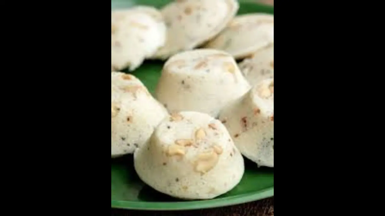 ತೆಂಗಿನಕಾಯಿ ಚಿಪ್ಪಿನಲ್ಲಿ ಸಿದ್ಧವಾಗುತ್ತೆ ಇಡ್ಲಿ, ರುಚಿ ಹೇಗಿರ್ಬಹುದು ಗೆಸ್ ಮಾಡಿ! ತೆಂಗಿನಕಾಯಿ ಚಿಪ್ಪಿನಲ್ಲಿ ಸಿದ್ಧವಾಗುತ್ತೆ ಇಡ್ಲಿ, ರುಚಿ ಹೇಗಿರ್ಬಹುದು ಗೆಸ್ ಮಾಡಿ!