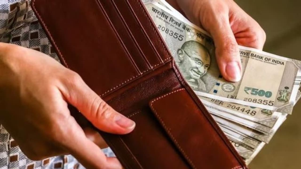 നികുതി ഇളവ് നേടാന്‍ എന്‍ എസ് സിയും ടാക്സ് സേവിംഗ്സ് എഫ്ഡിയും; എന്താണ് പ്രധാന വ്യത്യാസങ്ങള്‍