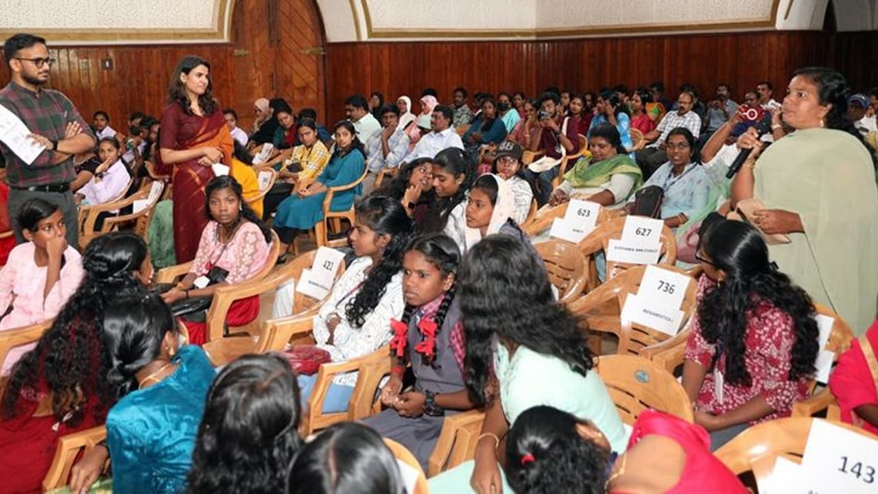 നൂറ് പെൺകുട്ടികളെ സൂപ്പറാക്കാൻ ജില്ലാ ഭരണകൂടം; കളക്ടേഴ്സ് സൂപ്പർ 100 പദ്ധതിക്ക് തുടക്കം! നൂറ് പെൺകുട്ടികളെ സൂപ്പറാക്കാൻ ജില്ലാ ഭരണകൂടം; കളക്ടേഴ്സ് സൂപ്പർ 100 പദ്ധതിക്ക് തുടക്കം!