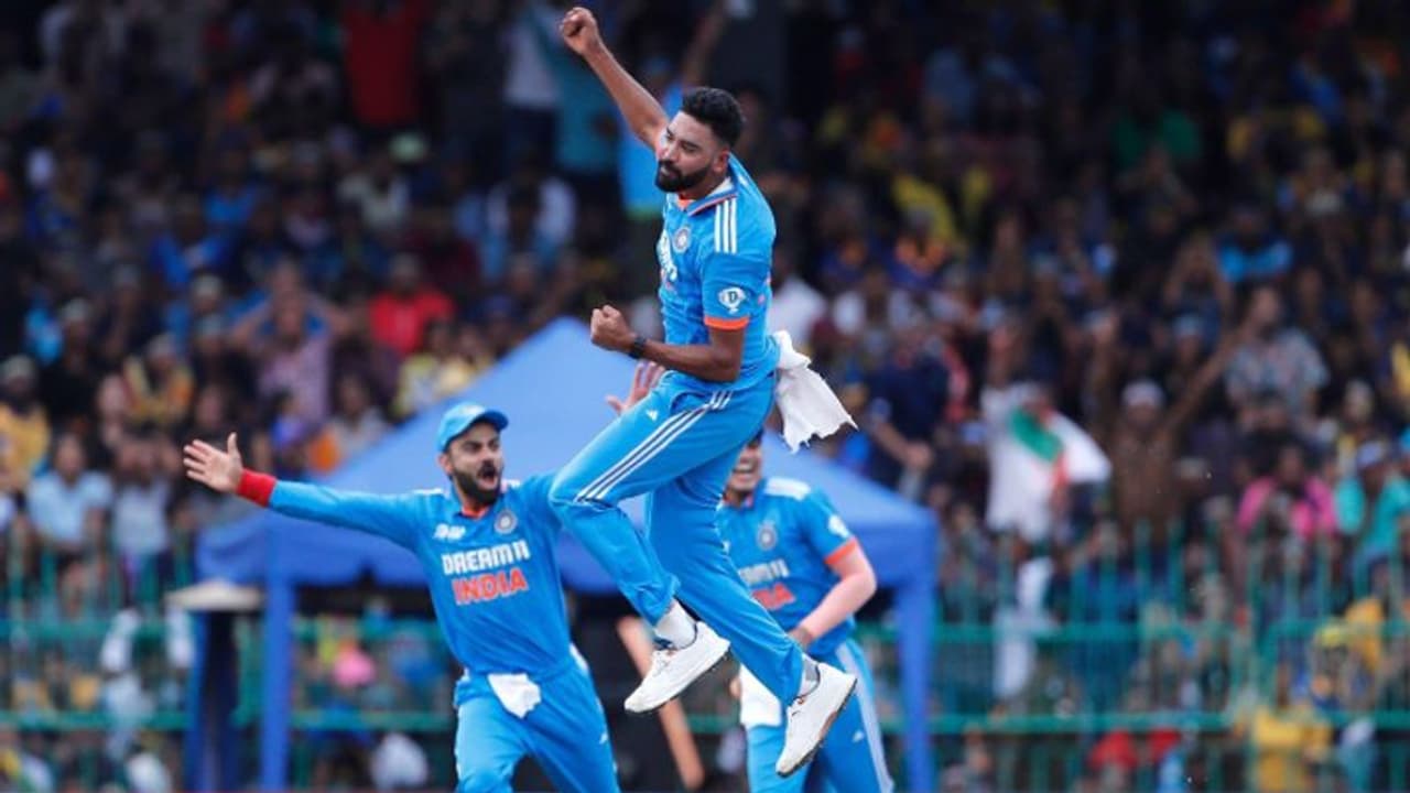 Sri Lanka vs India: சிராஜ் வேகத்தில் சிக்கி சின்னா பின்னமான இலங்கை – 50 ரன்னுக்கு ஆல் அவுட்டாகி மோசமான சாதனை! Sri Lanka vs India: சிராஜ் வேகத்தில் சிக்கி சின்னா பின்னமான இலங்கை – 50 ரன்னுக்கு ஆல் அவுட்டாகி மோசமான சாதனை!