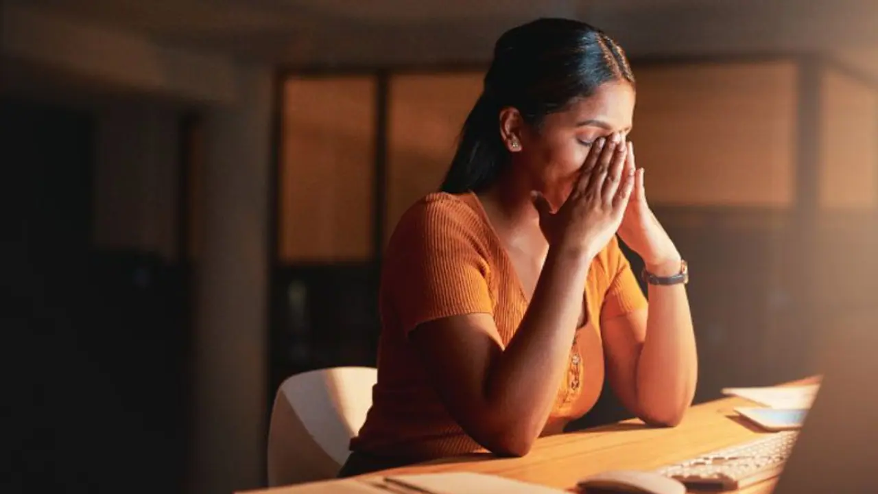 പോയി മൂഡ് പോയി! നിങ്ങളും ഇങ്ങനെയാണോ? ഇന്ത്യയിലെ ജോലിക്കാരെ കുറിച്ച് സർവേ പറയുന്നത്! പോയി മൂഡ് പോയി! നിങ്ങളും ഇങ്ങനെയാണോ? ഇന്ത്യയിലെ ജോലിക്കാരെ കുറിച്ച് സർവേ പറയുന്നത്!