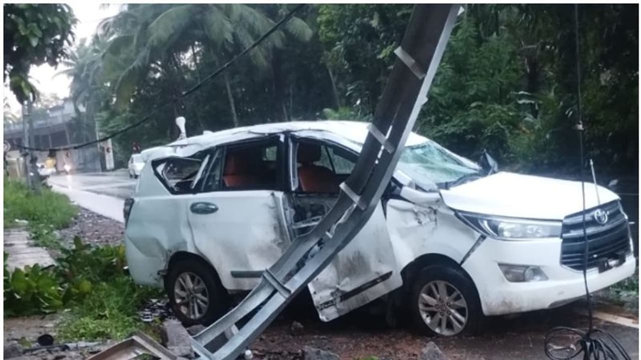 പാണക്കാട് ബഷീറലി ശിഹാബ് തങ്ങള്‍ സഞ്ചരിച്ച കാർ അപകടത്തില്‍പ്പെട്ടു; ചികിത്സ തേടി