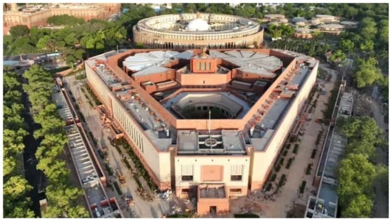 డిసెంబర్ 4 నుంచి పార్లమెంట్ శీతాకాల సమావేశాలు.. కీలక బిల్లులు ఆమోదం పొందే అవకాశం.. 