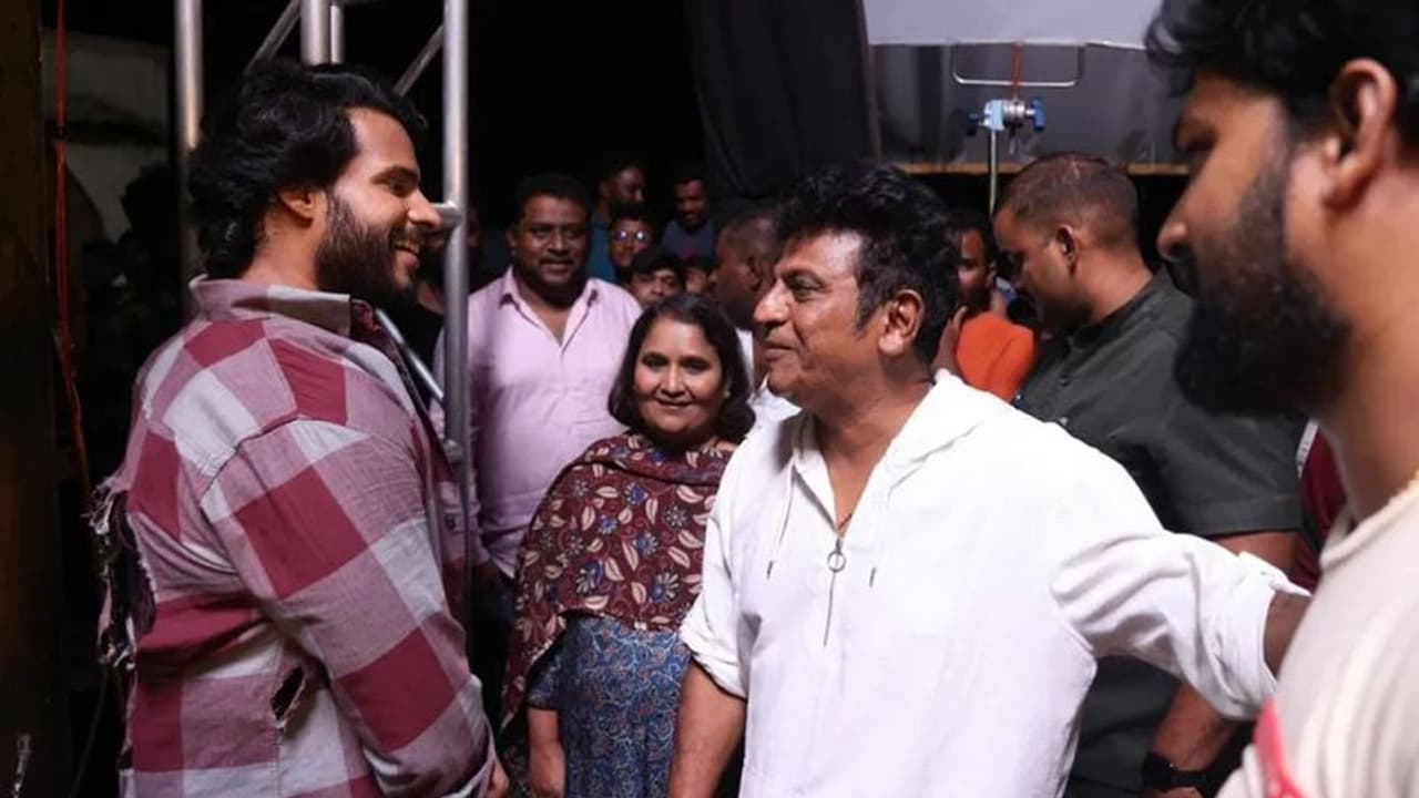 ನಿಖಿಲ್ ಕುಮಾರಸ್ವಾಮಿ ಸಿನಿಮಾ ಸೆಟ್ನಲ್ಲಿ ಶಿವಣ್ಣ: ಸ್ಯಾಂಡಲ್ವುಡ್ನಲ್ಲಿ ಮತ್ತೊಂದು ಮಲ್ಟಿಸ್ಟಾರ್ ಸಿನಿಮಾ? ನಿಖಿಲ್ ಕುಮಾರಸ್ವಾಮಿ ಸಿನಿಮಾ ಸೆಟ್ನಲ್ಲಿ ಶಿವಣ್ಣ: ಸ್ಯಾಂಡಲ್ವುಡ್ನಲ್ಲಿ ಮತ್ತೊಂದು ಮಲ್ಟಿಸ್ಟಾರ್ ಸಿನಿಮಾ?