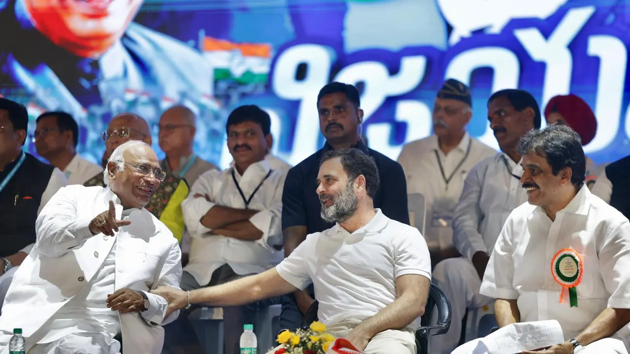 ಚುನಾವಣೆಗೆ ನಾವು ಸಿದ್ಧ: ಲೋಕಸಭೆಗೂ ಕರ್ನಾಟಕದ ಗೆಲುವಿನ ತಂತ್ರದ ಪ್ರಯೋಗ : ಖರ್ಗೆ ಚುನಾವಣೆಗೆ ನಾವು ಸಿದ್ಧ: ಲೋಕಸಭೆಗೂ ಕರ್ನಾಟಕದ ಗೆಲುವಿನ ತಂತ್ರದ ಪ್ರಯೋಗ : ಖರ್ಗೆ