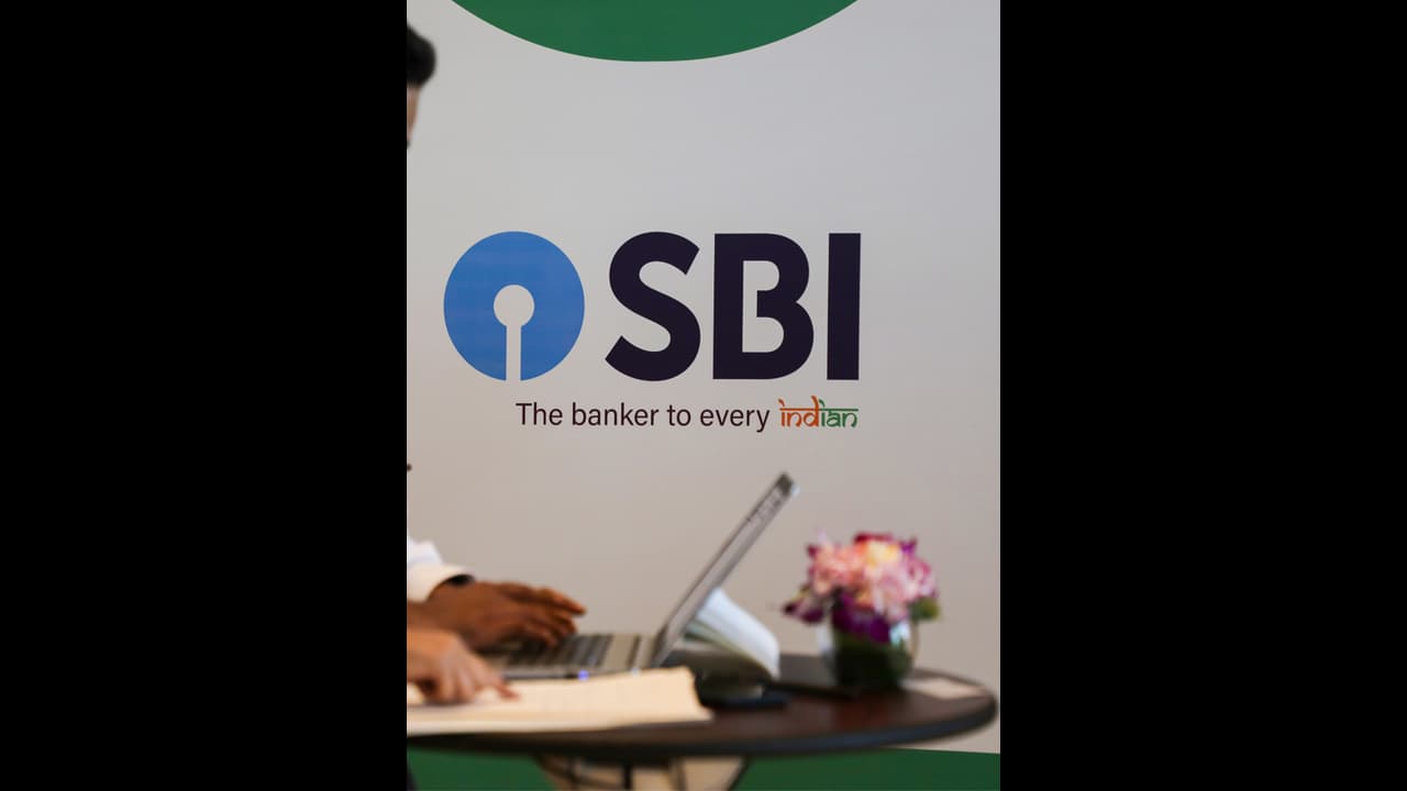 5 లక్షలకు 10 లక్షలు పొందే చాన్స్.. SBI స్పెషల్ FD, వడ్డీ రేట్లు ఇవే.. 5 లక్షలకు 10 లక్షలు పొందే చాన్స్.. SBI స్పెషల్ FD, వడ్డీ రేట్లు ఇవే..
