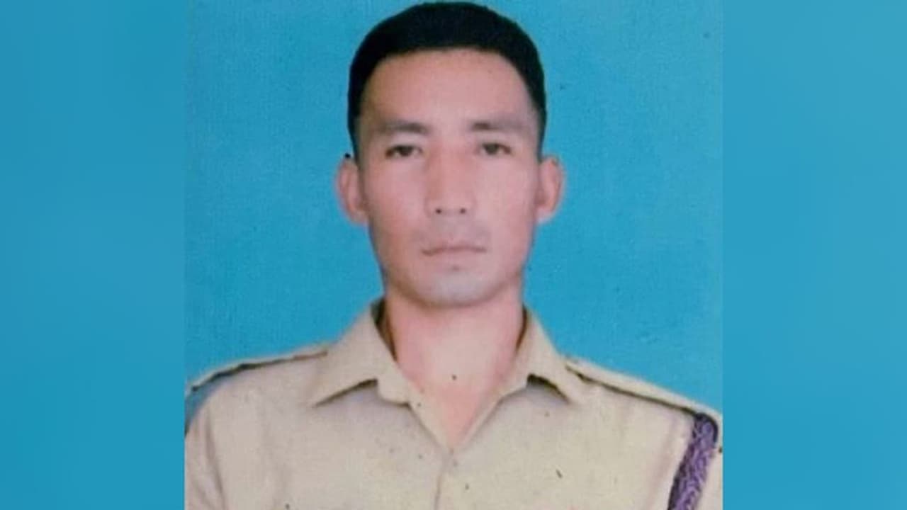 സൈനികനെ തട്ടിക്കൊണ്ടുപോയി കൊലപ്പെടുത്തിയ സംഭവത്തിൽ പ്രത്യേക കമ്മീഷനെ നിയോഗിച്ച് മണിപ്പൂർ സർക്കാർ സൈനികനെ തട്ടിക്കൊണ്ടുപോയി കൊലപ്പെടുത്തിയ സംഭവത്തിൽ പ്രത്യേക കമ്മീഷനെ നിയോഗിച്ച് മണിപ്പൂർ സർക്കാർ