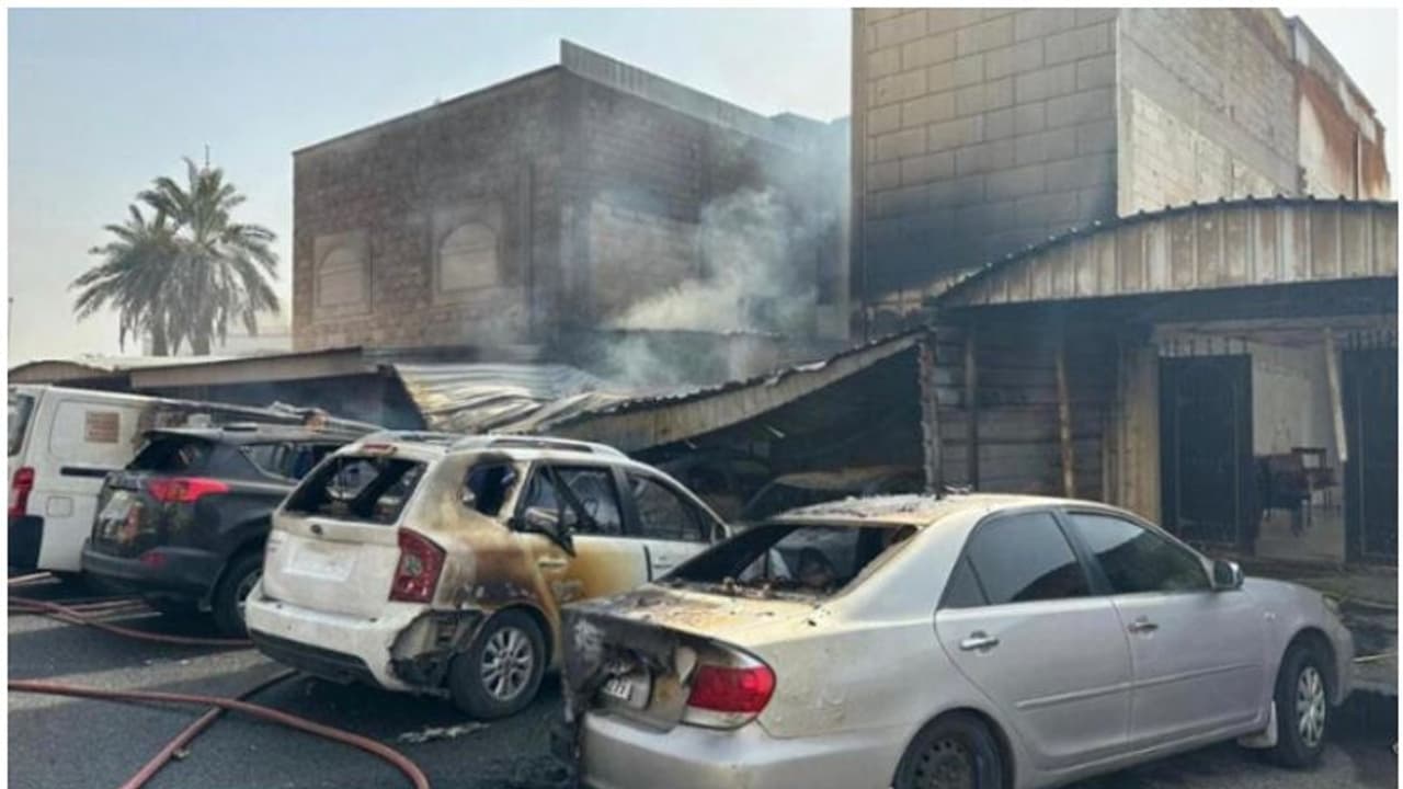 കാറിന് തീപിടിച്ചു, മറ്റ് വാഹനങ്ങളിലേക്കും തീ പടര്ന്നു; ദുരന്തമൊഴിവായത് അഗ്നിശമനസേനയുടെ സമയോചിതമായ ഇടപെടലില് കാറിന് തീപിടിച്ചു, മറ്റ് വാഹനങ്ങളിലേക്കും തീ പടര്ന്നു; ദുരന്തമൊഴിവായത് അഗ്നിശമനസേനയുടെ സമയോചിതമായ ഇടപെടലില്