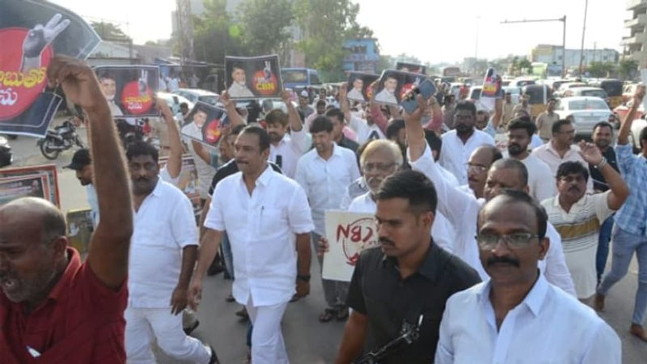 హైదరాబాద్లో చంద్రబాబు అరెస్ట్కు వ్యతిరేకంగా ర్యాలీ.. పాల్గొన్న బీఆర్ఎస్ ఎమ్మెల్యే.. హైదరాబాద్లో చంద్రబాబు అరెస్ట్కు వ్యతిరేకంగా ర్యాలీ.. పాల్గొన్న బీఆర్ఎస్ ఎమ్మెల్యే..