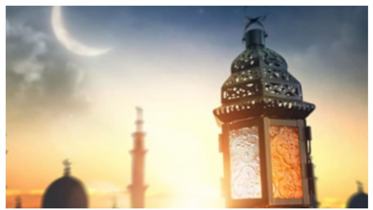 നബിദിനത്തിന് ശമ്പളത്തോട് കൂടിയ അവധി; ആകെ മൂന്ന് ദിവസം അവധി, സര്ക്കാര് സ്വകാര്യ മേഖലകള്ക്ക് ബാധകമെന്ന് യുഎഇ നബിദിനത്തിന് ശമ്പളത്തോട് കൂടിയ അവധി; ആകെ മൂന്ന് ദിവസം അവധി, സര്ക്കാര് സ്വകാര്യ മേഖലകള്ക്ക് ബാധകമെന്ന് യുഎഇ