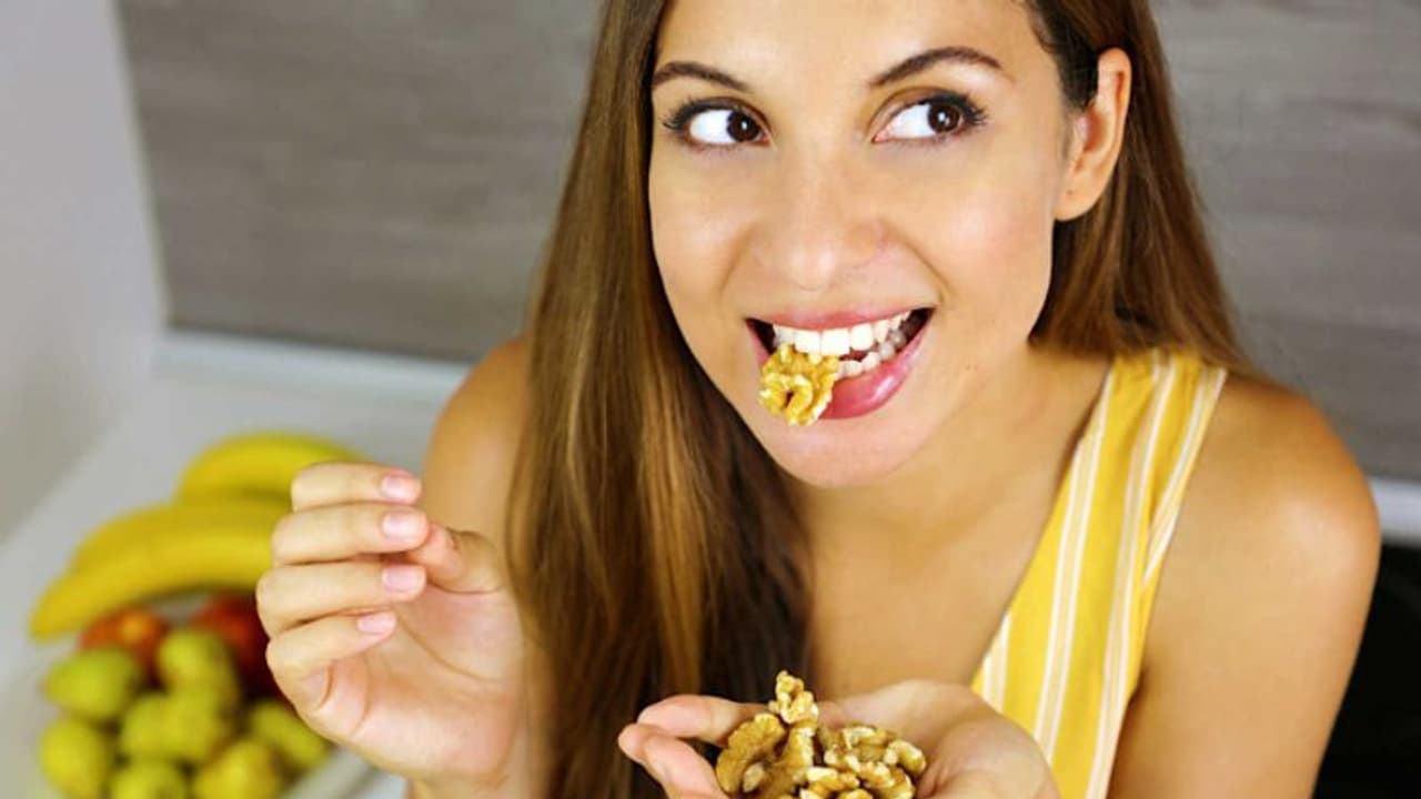 മുഖം കണ്ടാല്‍ പ്രായം പറയാതിരിക്കാന്‍ ഈ മൂന്ന് നട്സുകള്‍ മാത്രം കഴിച്ചാല്‍ മതി...