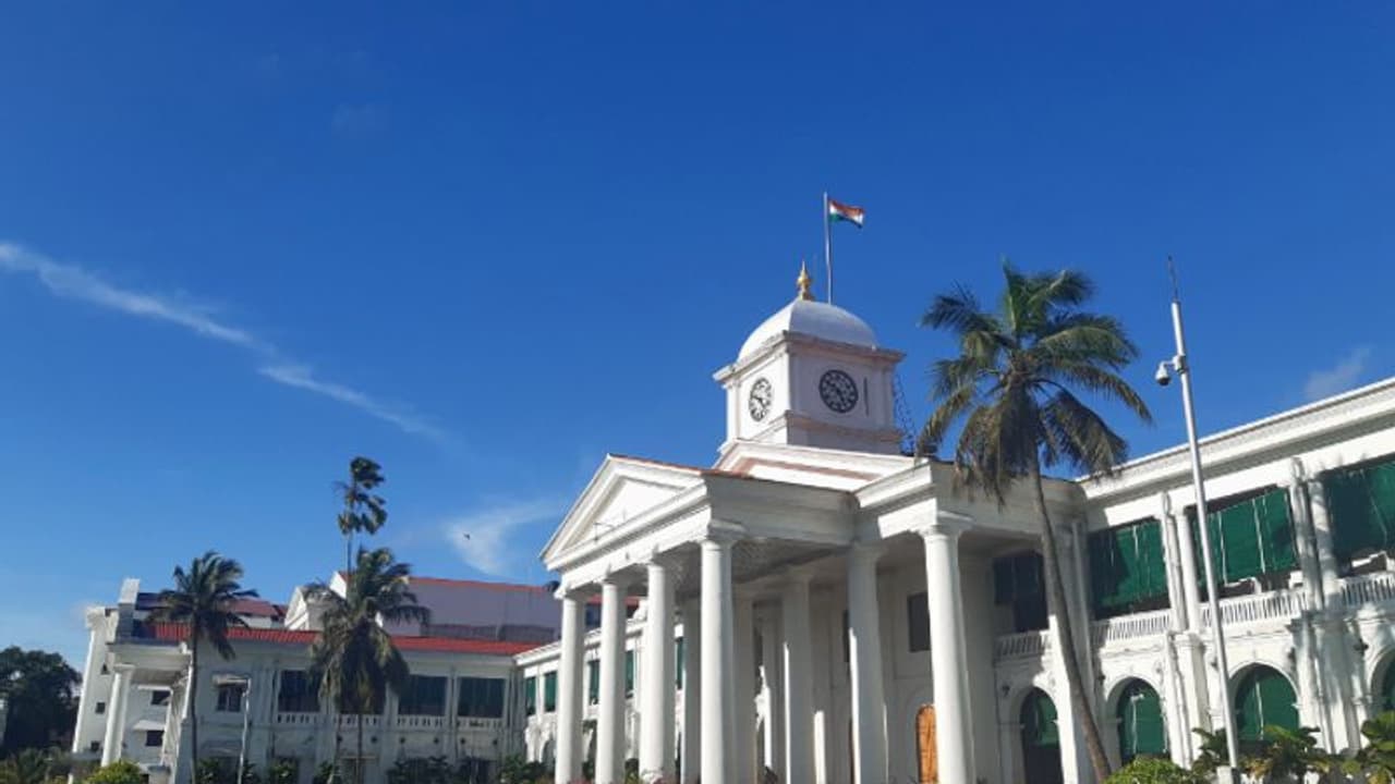 സെക്രട്ടറിയേറ്റിലെ പഴയ ഫയലുകൾ മുഴുവൻ മാറ്റാൻ ചീഫ് സെക്രട്ടറിയുടെ നിർദ്ദേശം 