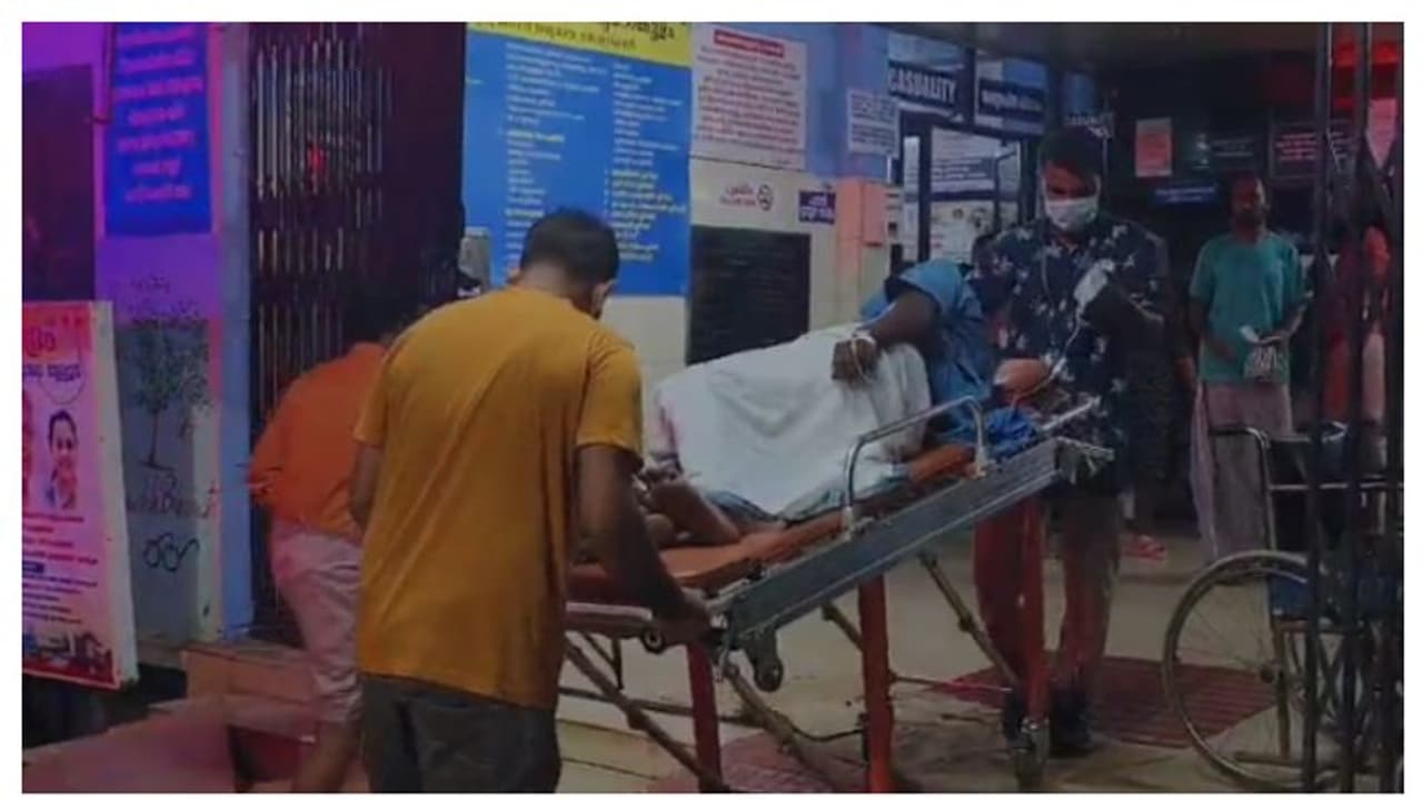 കുന്നംകുളം താലൂക്ക് ആശുപത്രിയിലുണ്ടായ സംഘർഷത്തിൽ ഒരാൾക്ക് കുത്തേറ്റു; പ്രതികൾ ഓടി രക്ഷപ്പെട്ടു