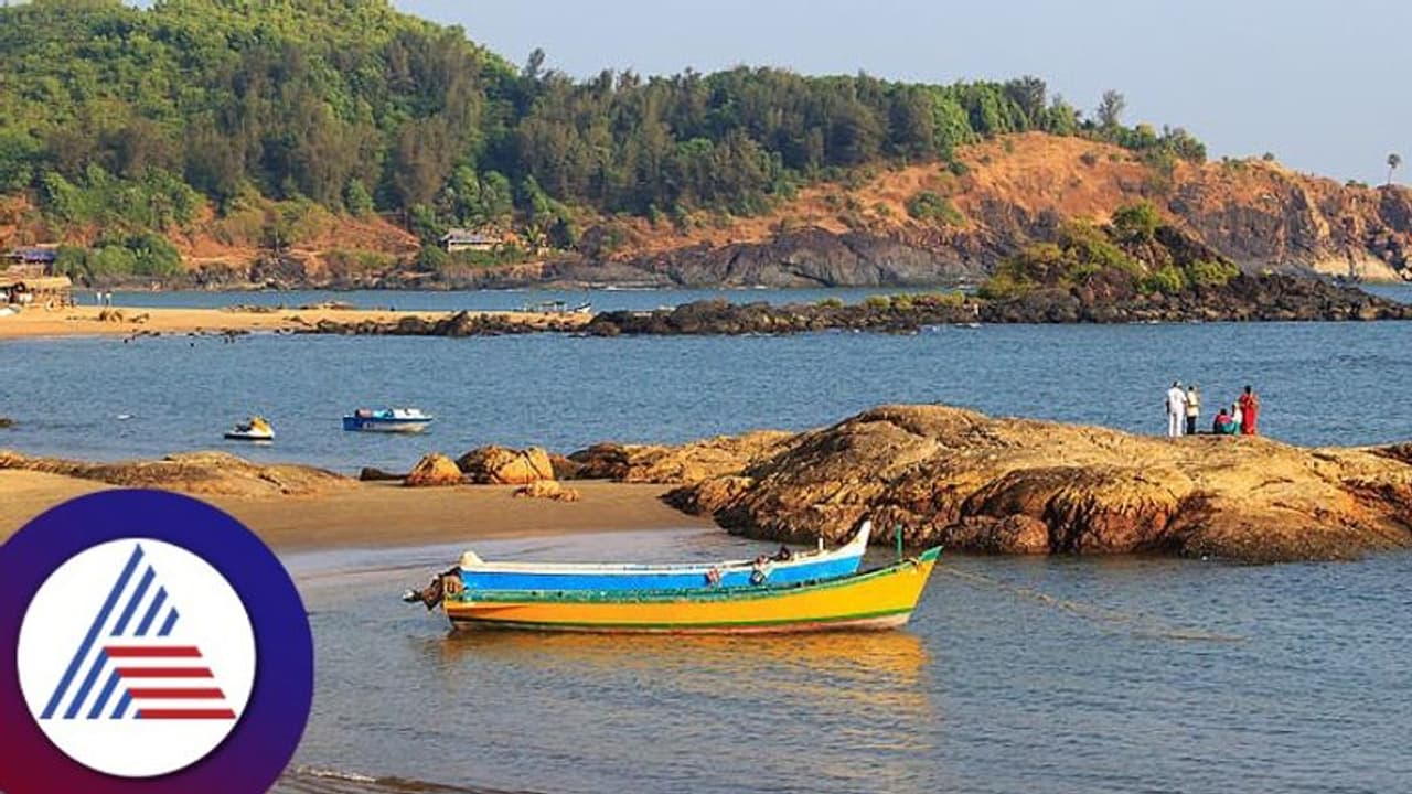 ಬೃಹತ್ ಅಲೆಗಳ ಹೊಡೆತಕ್ಕೆ ಕೊಚ್ಚಿಹೋಗುತ್ತಿದ್ದ ಐವರು ಪ್ರವಾಸಿಗರನ್ನ ರಕ್ಷಿಸಿದ ಲೈಫ್ ಗಾರ್ಡ್ ಬೃಹತ್ ಅಲೆಗಳ ಹೊಡೆತಕ್ಕೆ ಕೊಚ್ಚಿಹೋಗುತ್ತಿದ್ದ ಐವರು ಪ್ರವಾಸಿಗರನ್ನ ರಕ್ಷಿಸಿದ ಲೈಫ್ ಗಾರ್ಡ್