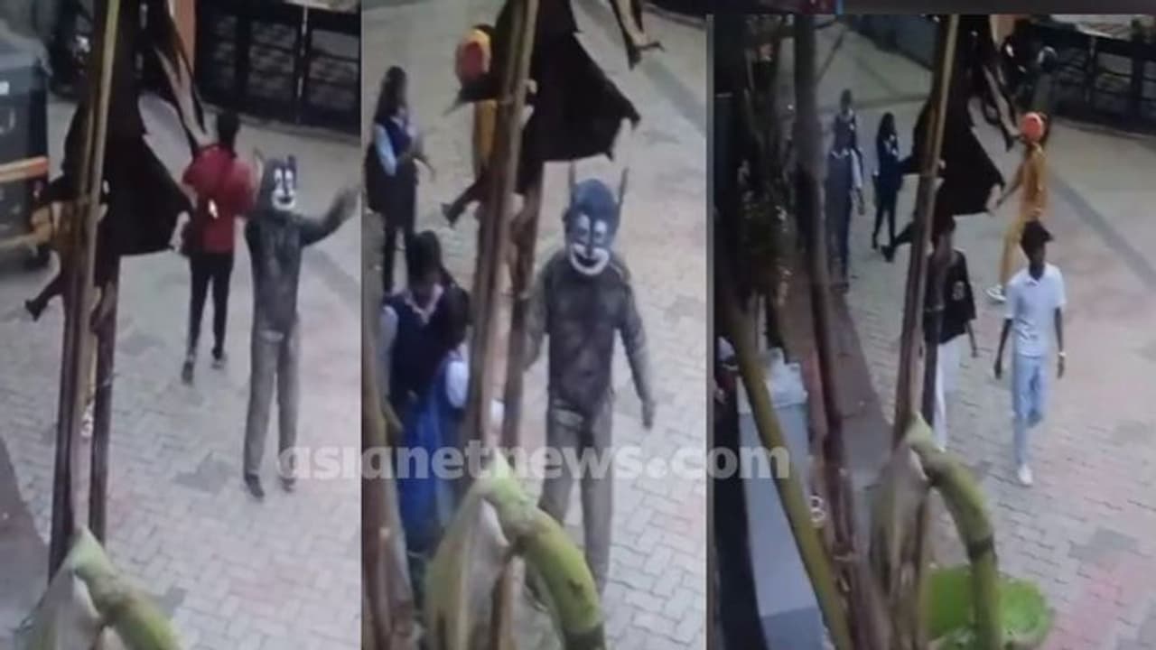 മുഖംമൂടി ധരിച്ച് പ്രാങ്ക്: പെൺകുട്ടികളോട് മോശമായി പെരുമാറിയ യുവാക്കൾ പിടിയിൽ