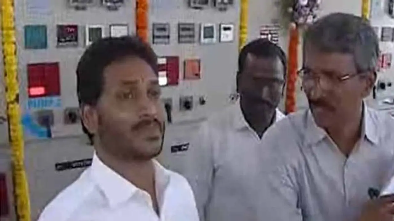 కర్నూల్ లక్కసాగరం పంప్ హౌస్ ప్రారంభం: 77 చెరువులకు నీరు విడుదల చేసిన జగన్ కర్నూల్ లక్కసాగరం పంప్ హౌస్ ప్రారంభం: 77 చెరువులకు నీరు విడుదల చేసిన జగన్