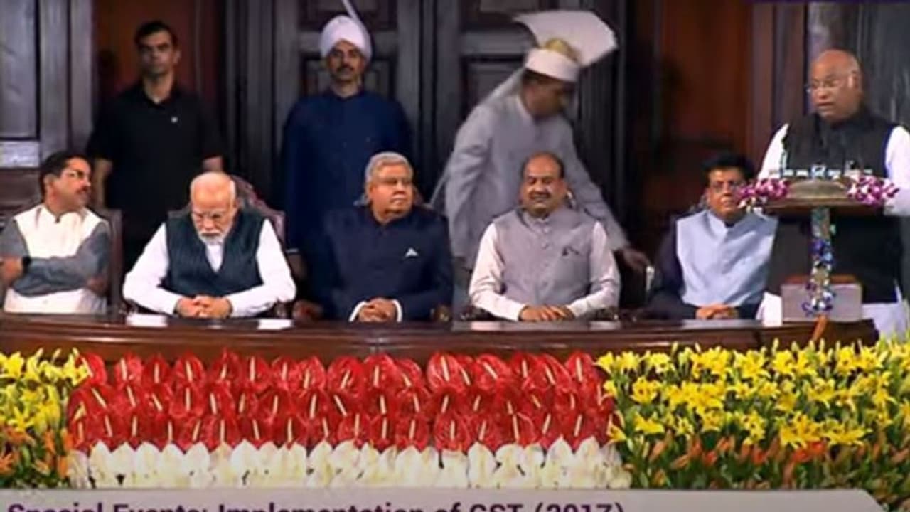 ಪಕ್ಷ ಯಾವುದೇ ಇರಬಹುದು, ನಾವೆಲ್ಲ ಒಗ್ಗಟ್ಟಾಗಿ ಭಾರತದ ಅಭಿವೃದ್ಧಿಗೆ ಶ್ರಮಿಸೋಣ, ಖರ್ಗೆ!