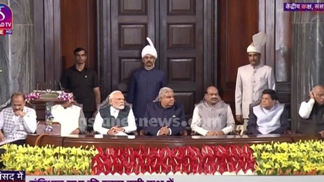 പഴയ പാർലമെന്റ് മന്ദിരത്തിന് വിട; പുതിയ ഊർജ്ജത്തിൽ ഇന്ത്യ തിളങ്ങുന്നുവെന്ന് പ്രധാനമന്ത്രി