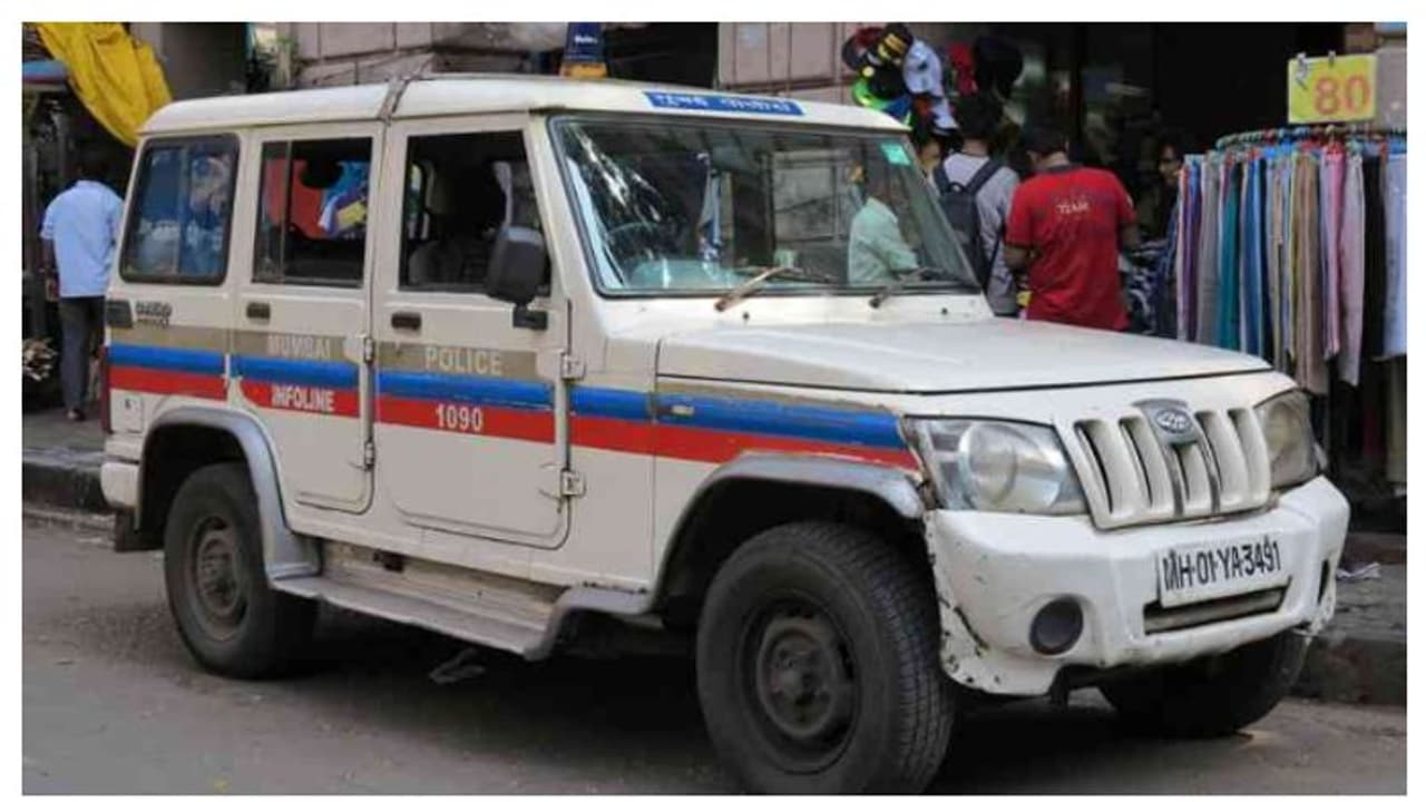 പട്രോളിംഗിനിടെ അമിത വേഗതയിലെത്തിയ കാറിടിച്ച് പൊലീസുകാരൻ മരിച്ചു പട്രോളിംഗിനിടെ അമിത വേഗതയിലെത്തിയ കാറിടിച്ച് പൊലീസുകാരൻ മരിച്ചു