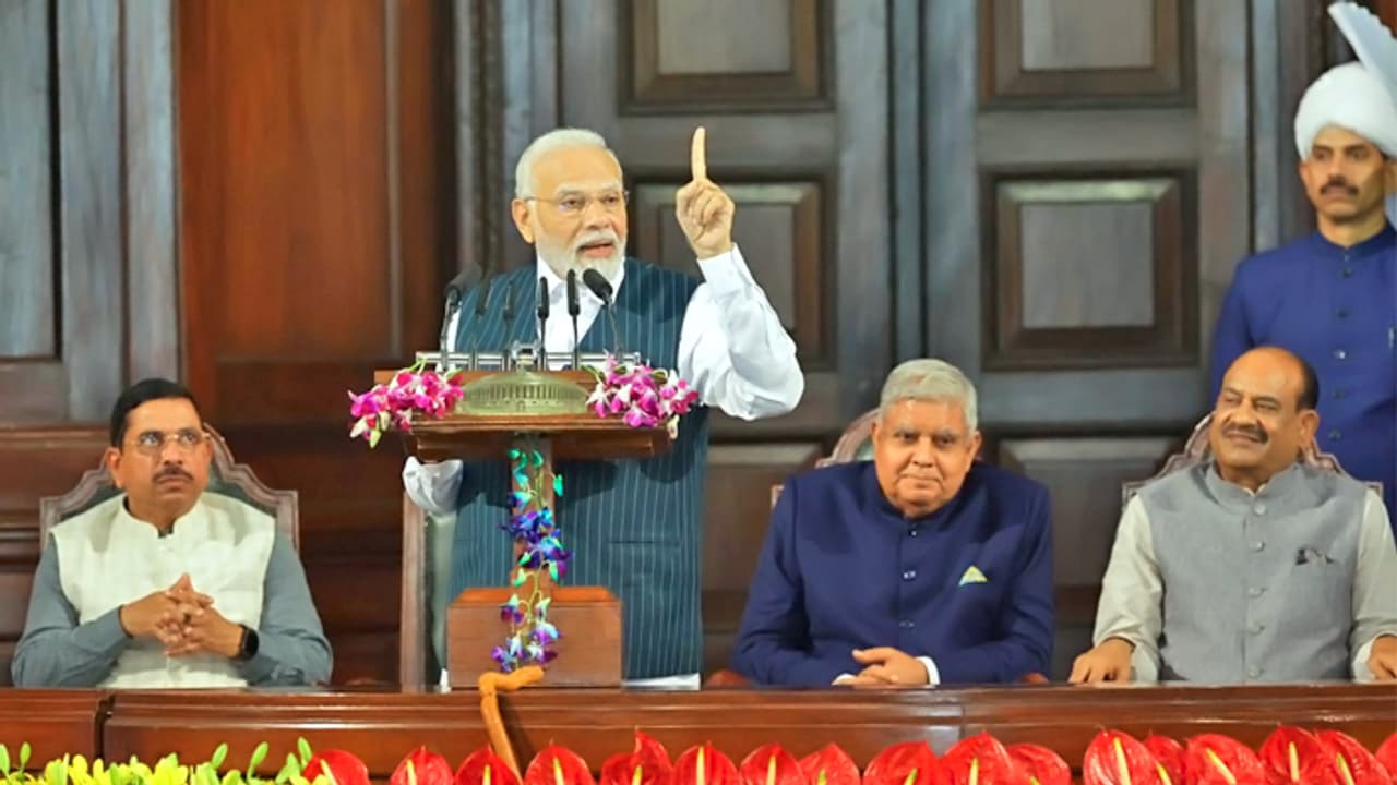 ಕೇಂದ್ರ ಸರ್ಕಾರ ಕಾರ್ಮಿಕರ ಹಕ್ಕನ್ನು ಕಸಿಯುತ್ತಿದೆ : ಡಿ.ಎ. ವಿಜಯಬಾಸ್ಕರ್ ಕೇಂದ್ರ ಸರ್ಕಾರ ಕಾರ್ಮಿಕರ ಹಕ್ಕನ್ನು ಕಸಿಯುತ್ತಿದೆ : ಡಿ.ಎ. ವಿಜಯಬಾಸ್ಕರ್