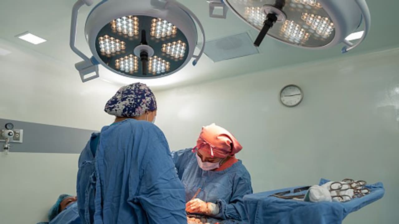 ഭാര്യയുടെ പ്രസവം കാണാന്‍ നിര്‍ബന്ധിച്ചു; ആ കാഴ്ച മാനസികനില വഷളാക്കി, നഷ്ടപരിഹാരം ആവശ്യപ്പെട്ട് ഭര്‍ത്താവ് !