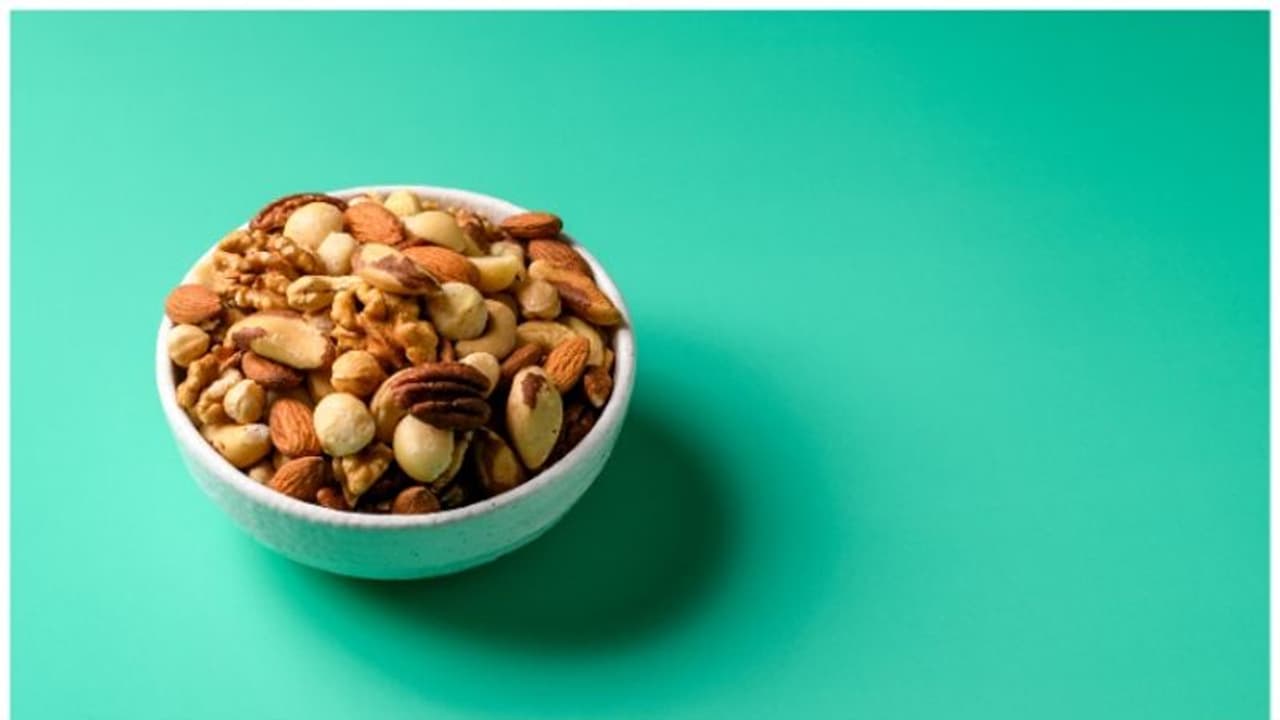 ഈ നട്സ് കഴിക്കൂ, ശരീരഭാരം കുറയ്ക്കാനും ഹൃദയാരോഗ്യം മെച്ചപ്പെടുത്താനും സഹായിക്കും ; പഠനം ഈ നട്സ് കഴിക്കൂ, ശരീരഭാരം കുറയ്ക്കാനും ഹൃദയാരോഗ്യം മെച്ചപ്പെടുത്താനും സഹായിക്കും ; പഠനം