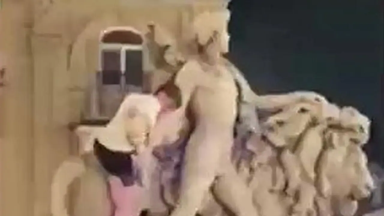 Irish tourist causes Rs 16 lakh in damages to historic lion statue in Brussels; video goes viral WATCH Irish tourist causes Rs 16 lakh in damages to historic lion statue in Brussels; video goes viral WATCH