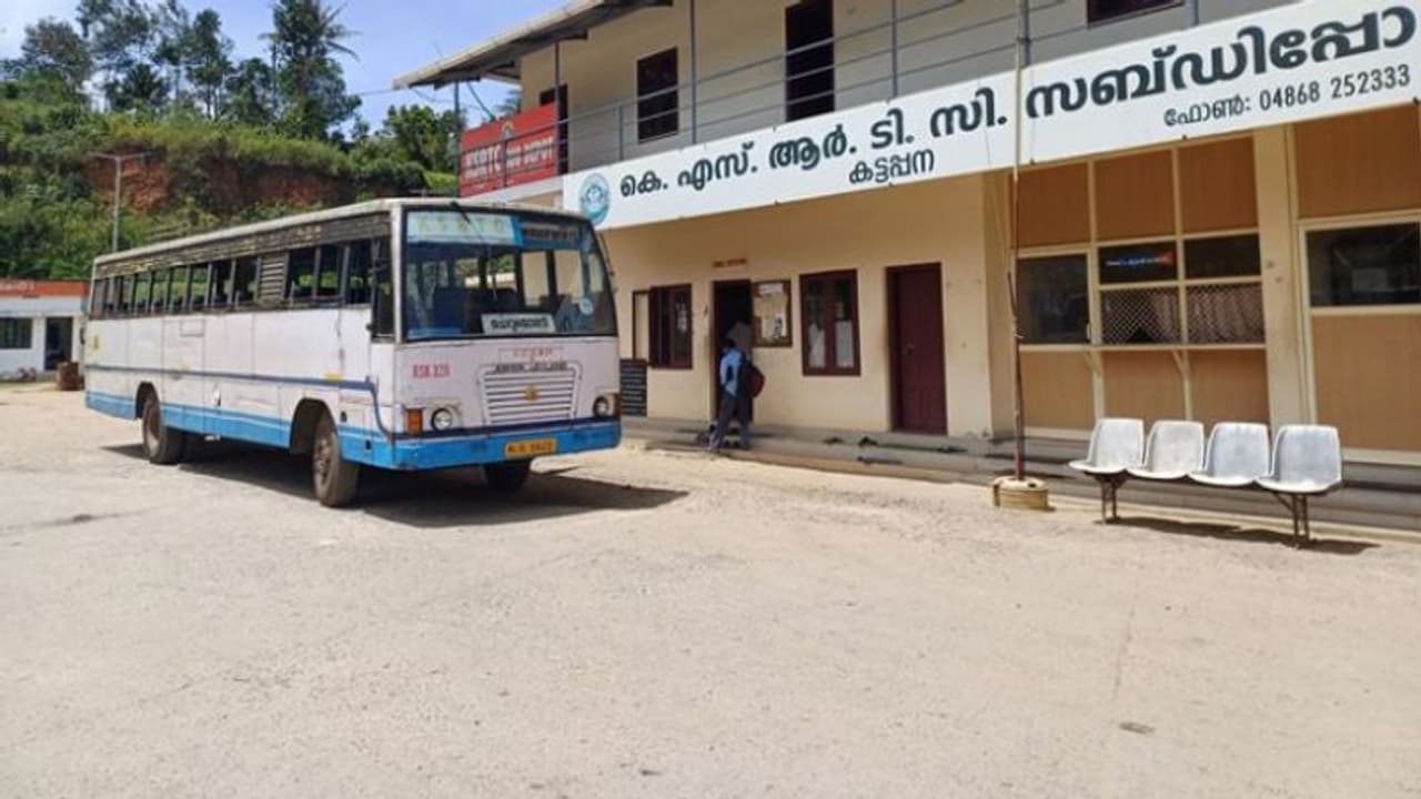'ഇത് എല്ലാ കാലവും തുടർന്നു പോകാൻ ആകില്ല, മുഖ്യമന്ത്രിയെ കാണും'; കെഎസ്ആർടിസി മാനേജ്മെന്റിനെതിരെ സിഐടിയു 'ഇത് എല്ലാ കാലവും തുടർന്നു പോകാൻ ആകില്ല, മുഖ്യമന്ത്രിയെ കാണും'; കെഎസ്ആർടിസി മാനേജ്മെന്റിനെതിരെ സിഐടിയു