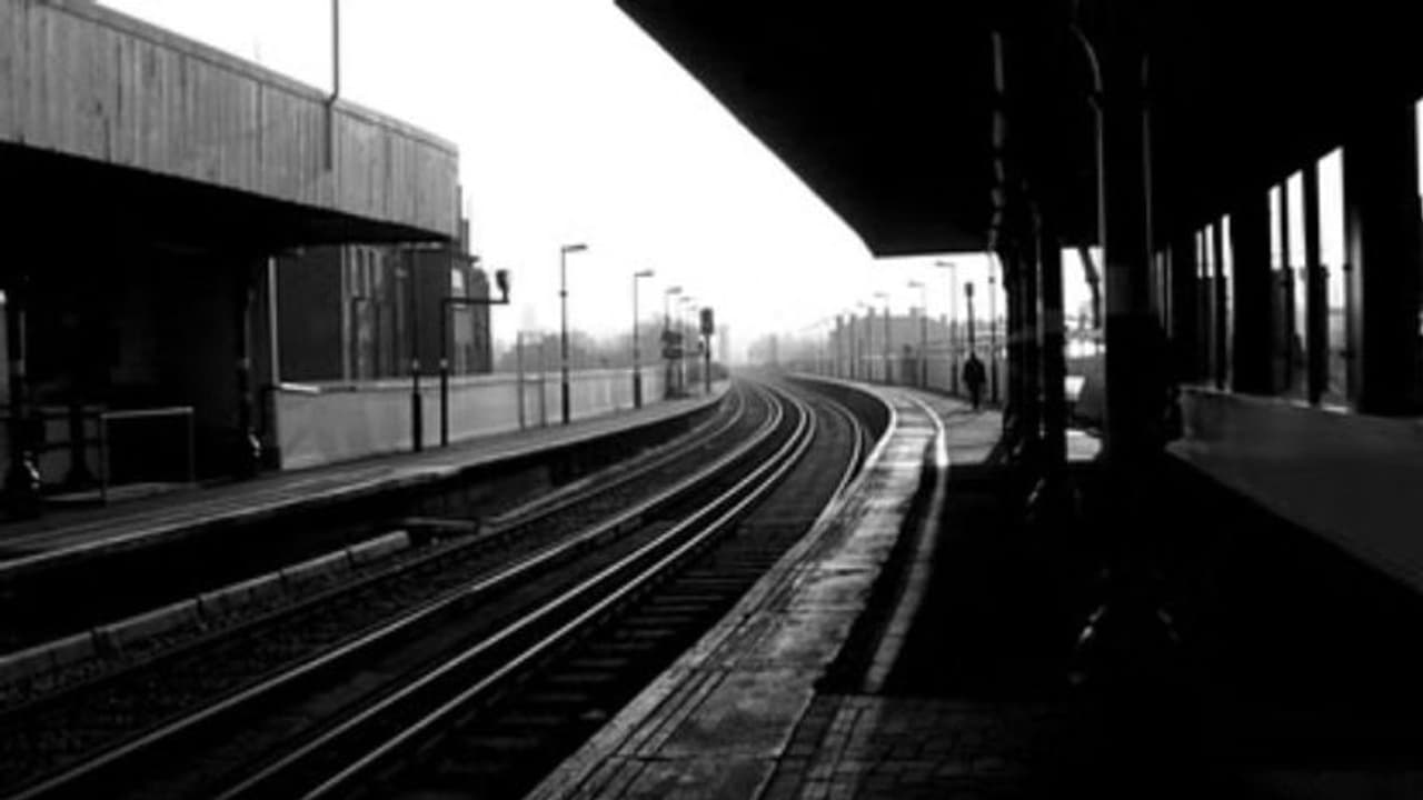 42 ஆண்டுகளாக மூடப்பட்ட பேய் ரயில் நிலையம்.. இந்தியாவில் பயங்கரமான இடம் தெரியுமா.? 42 ஆண்டுகளாக மூடப்பட்ட பேய் ரயில் நிலையம்.. இந்தியாவில் பயங்கரமான இடம் தெரியுமா.?