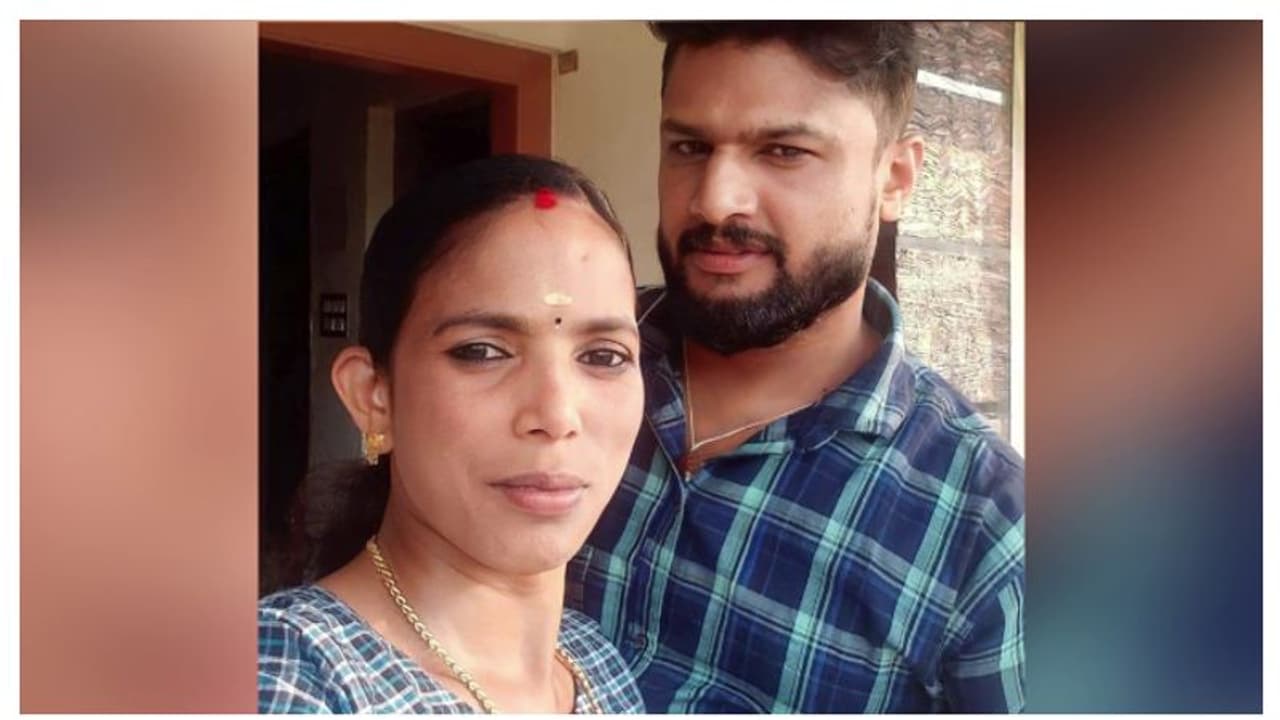 വയനാട്ടിൽ ഭർത്താവ് ഭാര്യയെ കഴുത്തുഞെരിച്ച് കൊലപ്പെടുത്തി; പൊലീസിൽ കീഴടങ്ങി വയനാട്ടിൽ ഭർത്താവ് ഭാര്യയെ കഴുത്തുഞെരിച്ച് കൊലപ്പെടുത്തി; പൊലീസിൽ കീഴടങ്ങി