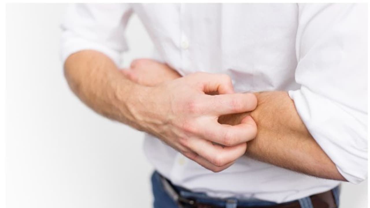 Health Tips : ഫാറ്റി ലിവർ രോഗം ; ചർമ്മത്തിൽ കാണുന്ന ചില ലക്ഷണങ്ങൾ Health Tips : ഫാറ്റി ലിവർ രോഗം ; ചർമ്മത്തിൽ കാണുന്ന ചില ലക്ഷണങ്ങൾ