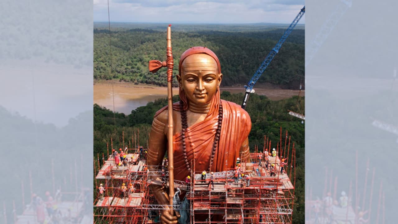 108 അടി ഉയരം, ചെലവ് 2000 കോടി; ശങ്കരാചാര്യ പ്രതിമ അനാച്ഛാദനം ചെയ്തു