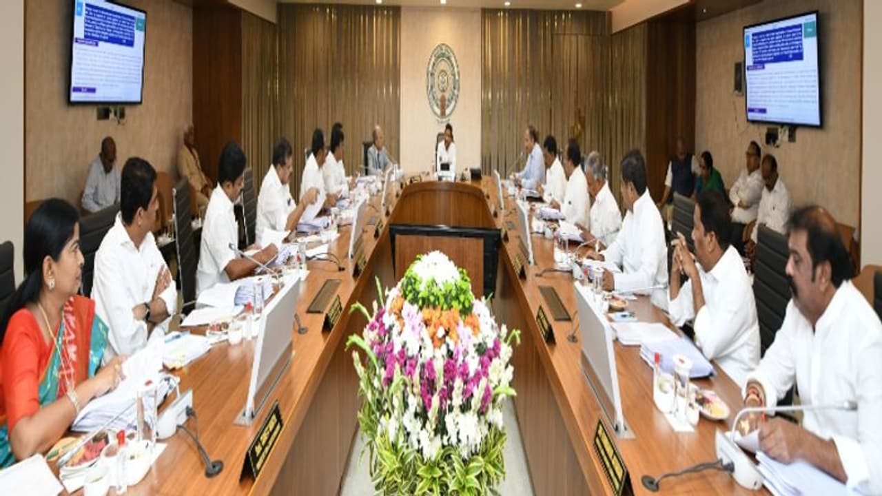 AP cabinet meeting : ముగిసిన ఏపీ కేబినేట్ సమావేశం.. పలు కీలక అంశాలకు ఆమోదం.. AP cabinet meeting : ముగిసిన ఏపీ కేబినేట్ సమావేశం.. పలు కీలక అంశాలకు ఆమోదం..